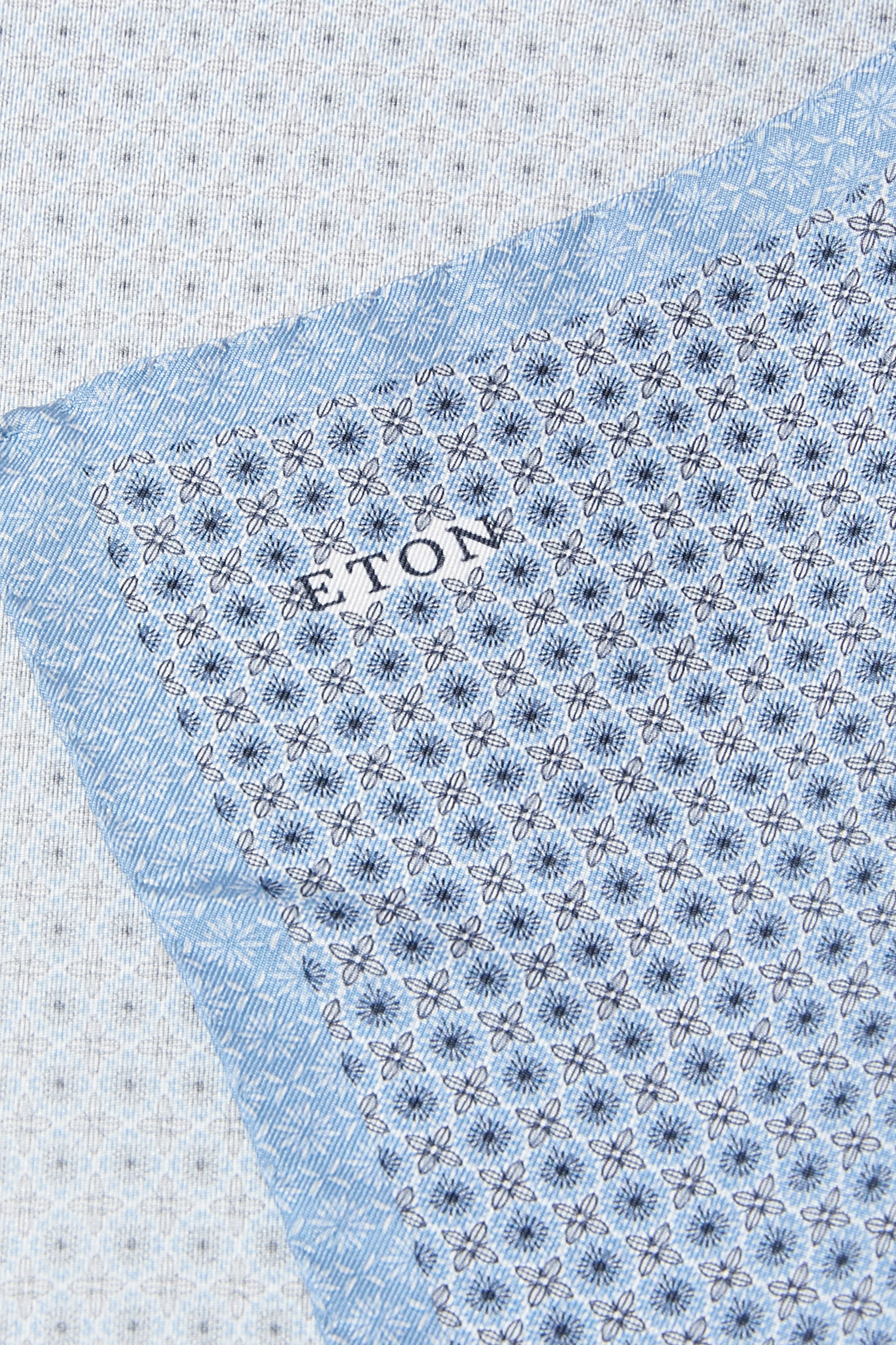  وشاح جيب بتصميم مربع ونقشة هندسية حرير