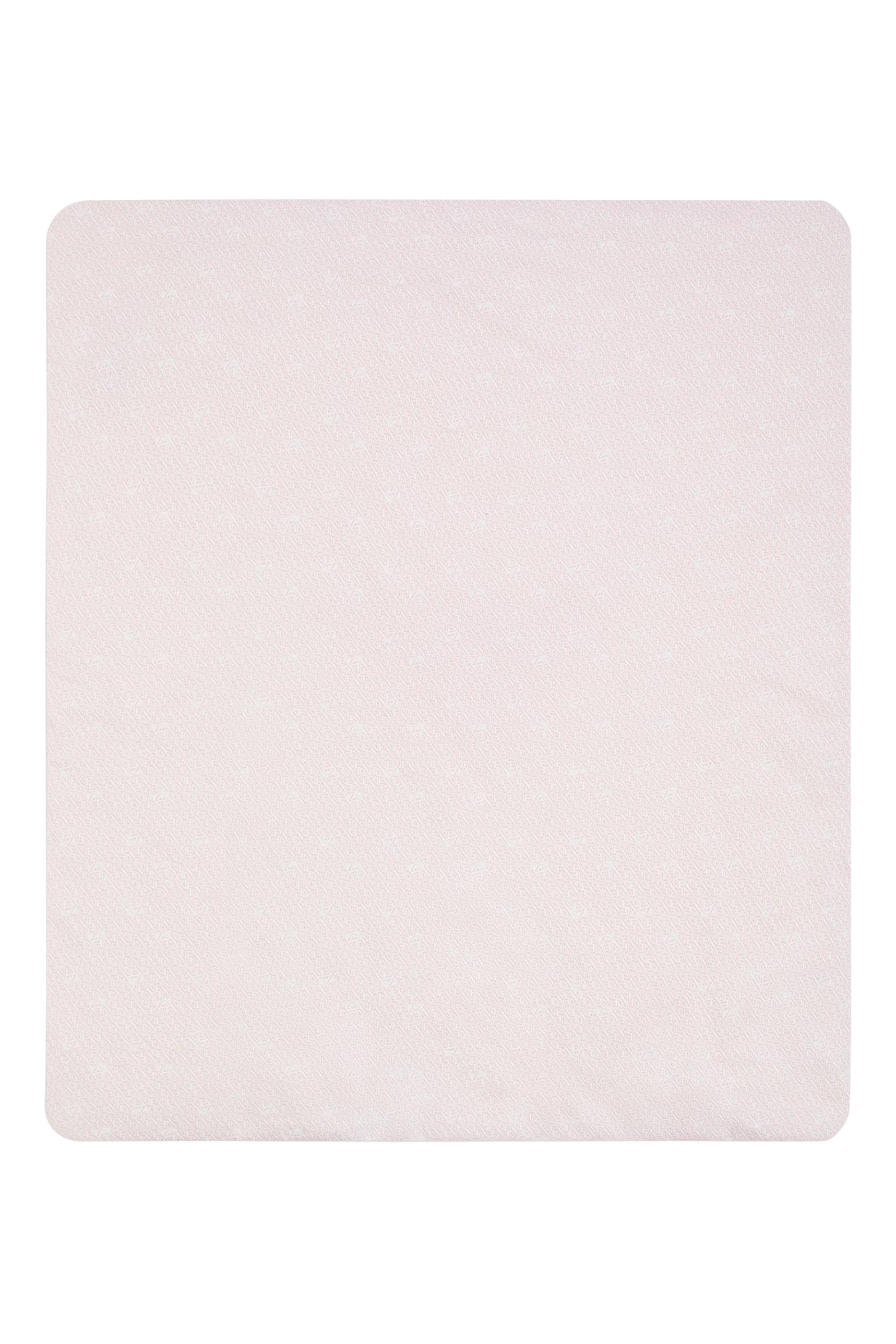 بطانية بشعار الماركة للأطفال