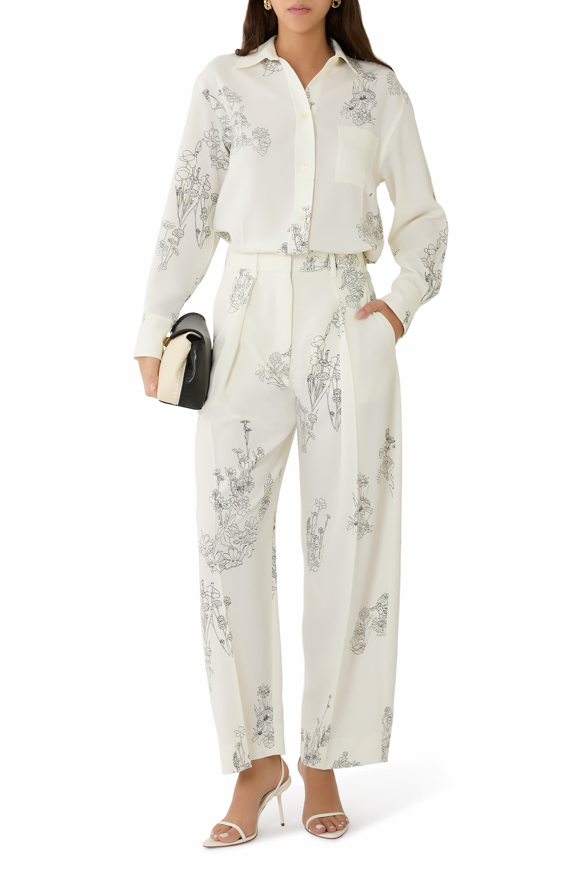 بنطال بقصة ساق واسعة