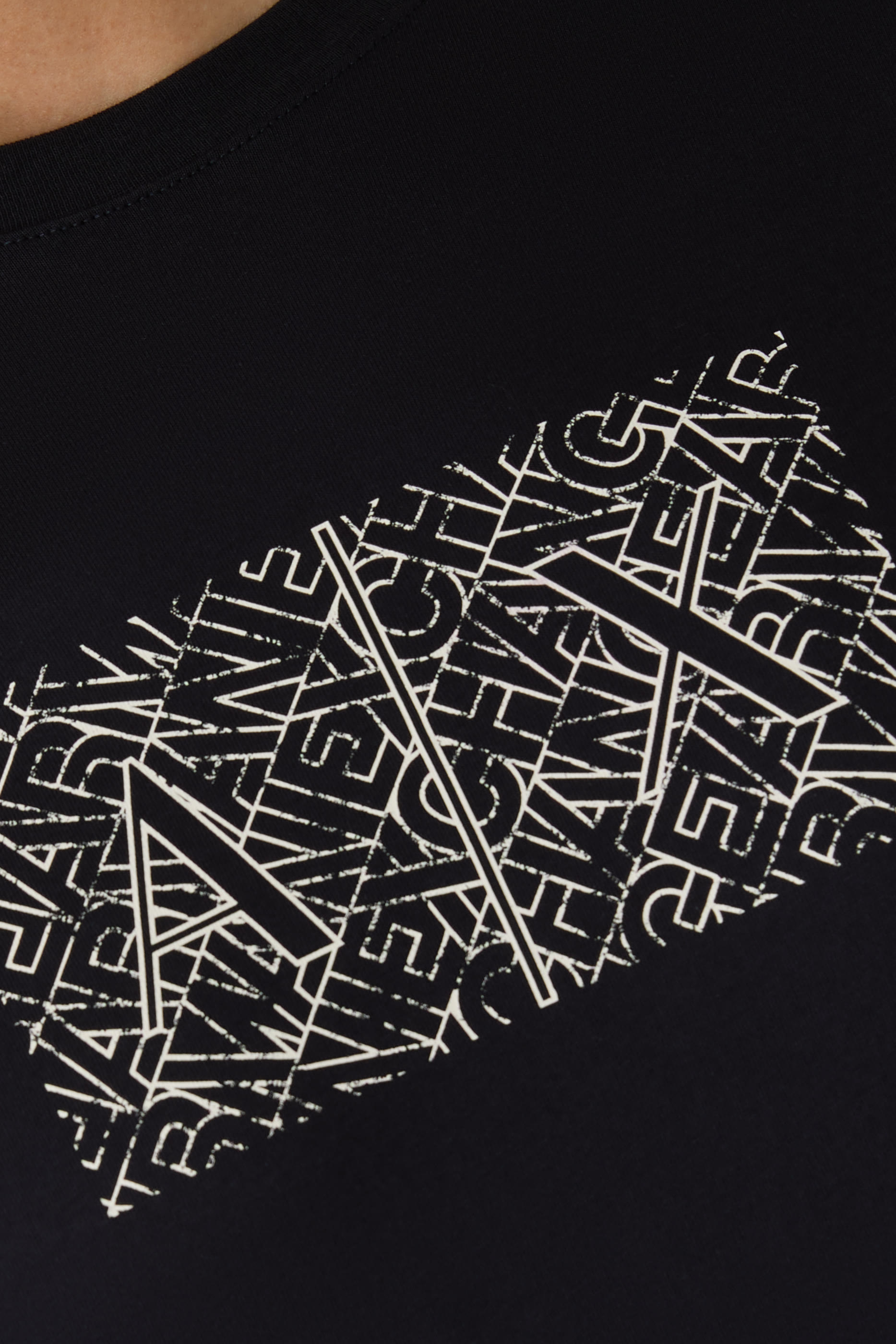 تيشيرت بشعار حرفي الماركة