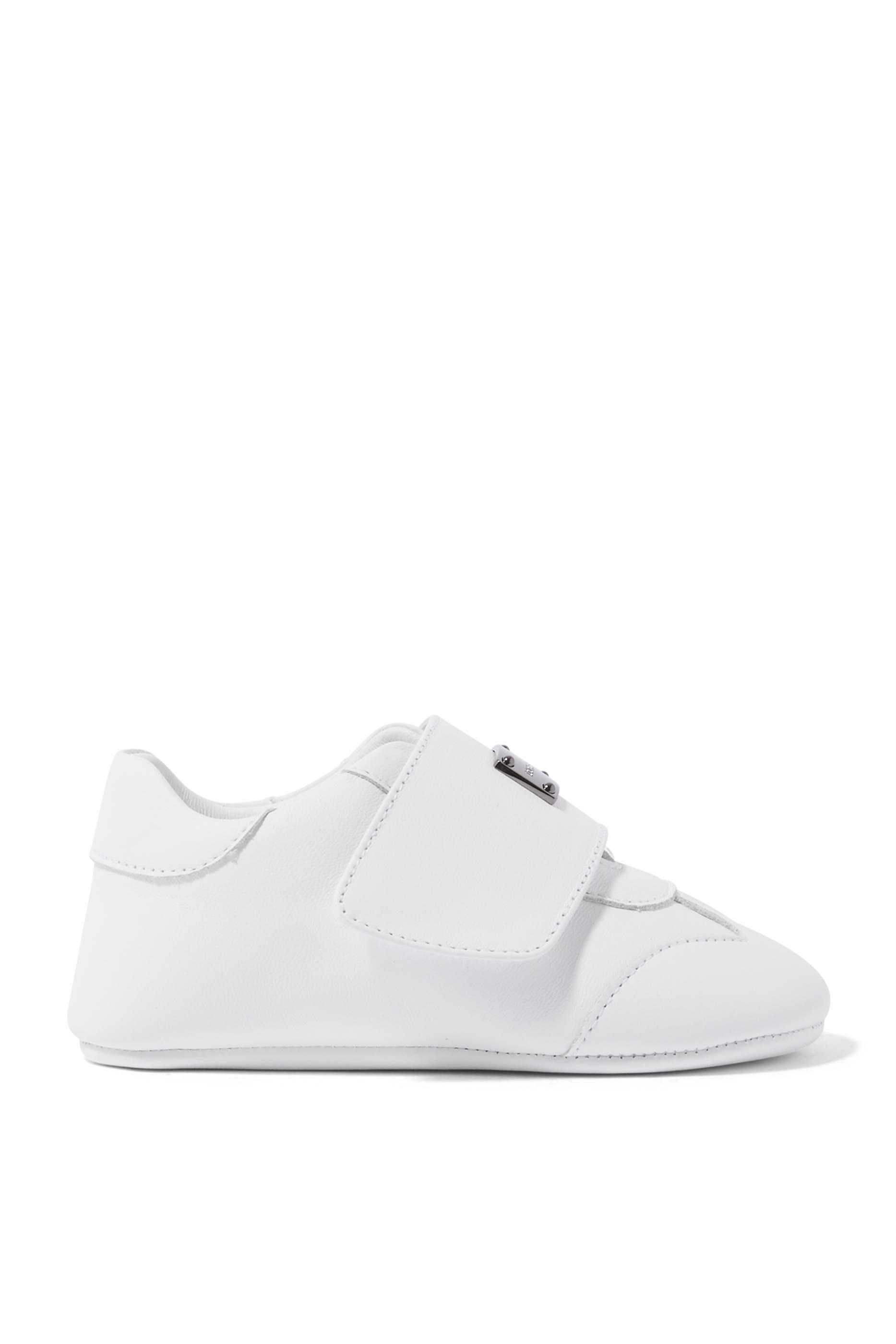 سنيكرز للأطفال بسير وشعار الماركة