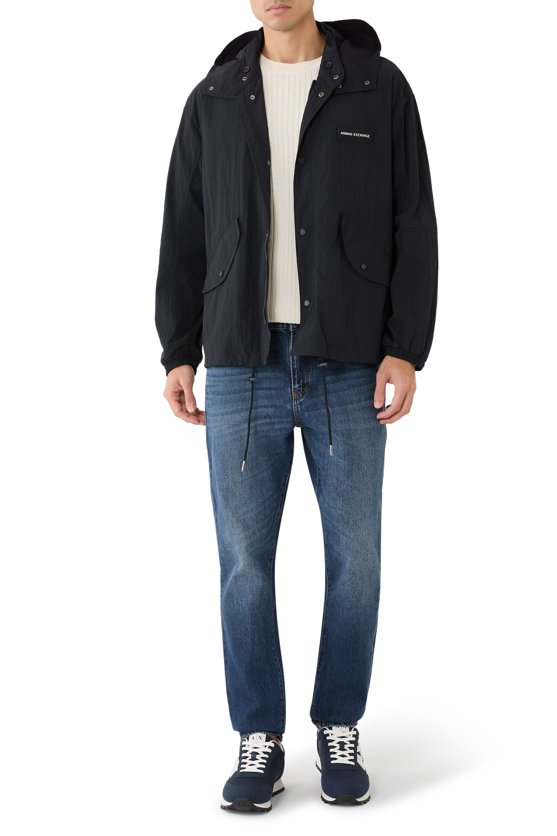 جاكيت بغطاء رأس بشعار الماركة