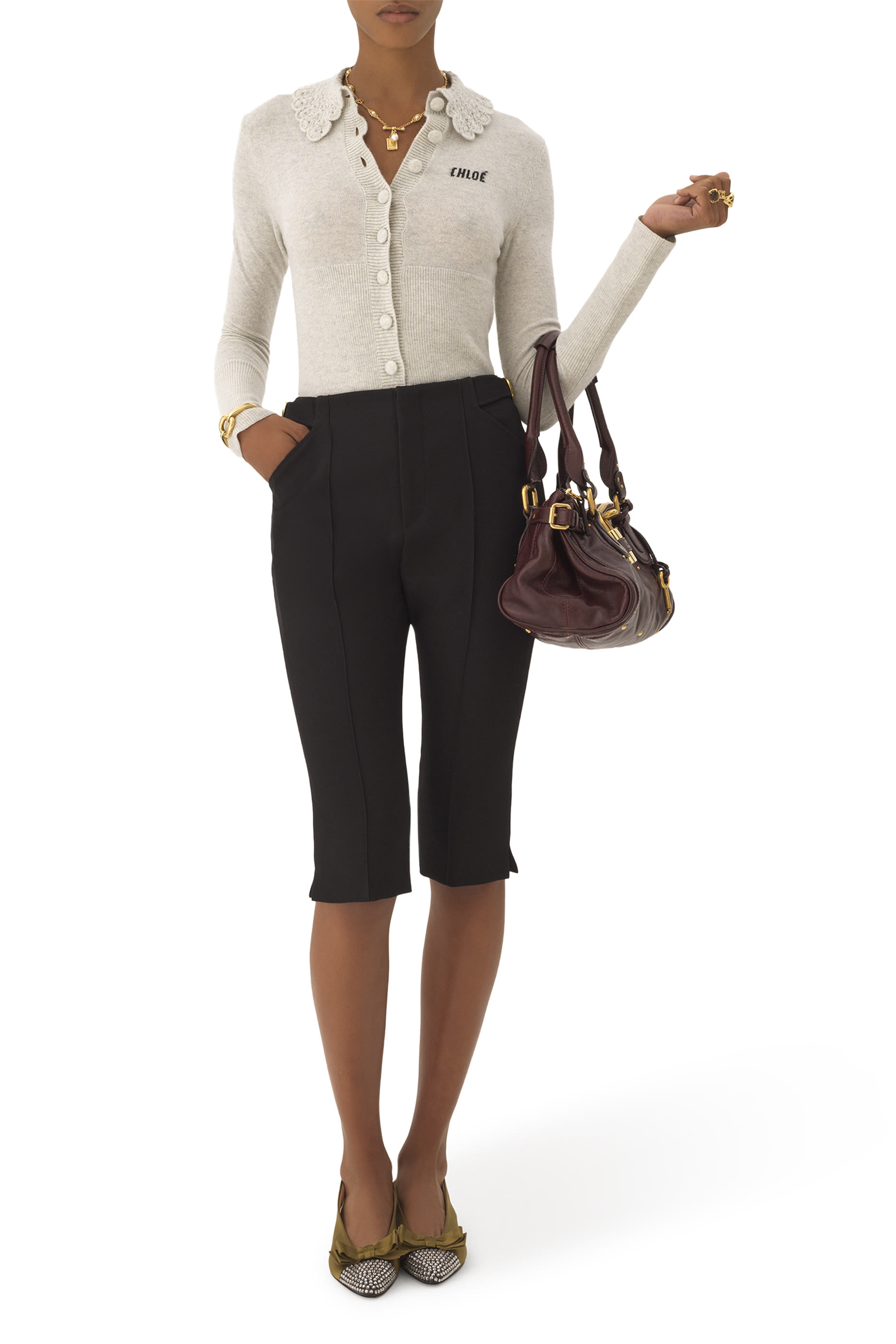 كارديغان بقصة ضيقة وشعار الماركة