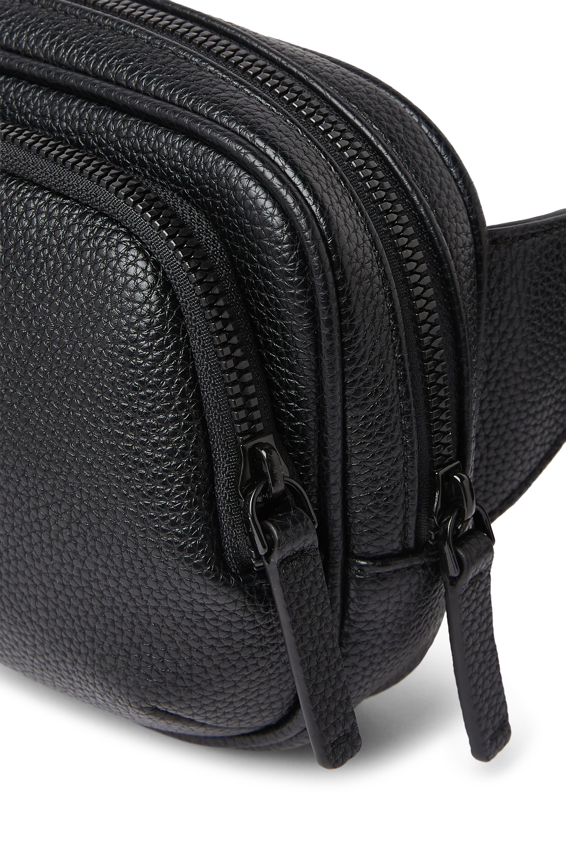 حقيبة خصر بشعار الماركة قماش معالج