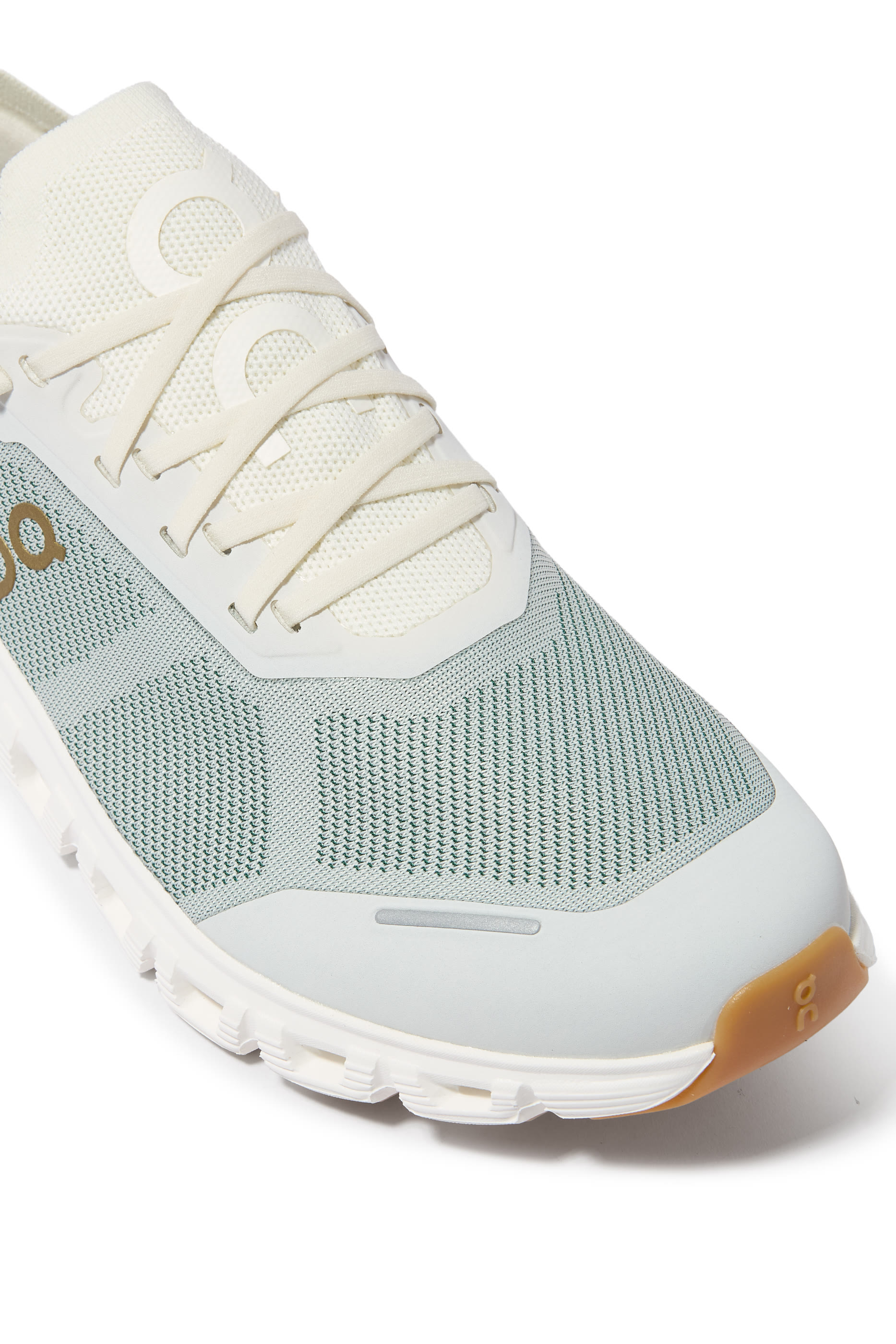 سنيكرز كلاود 6 فيرسا