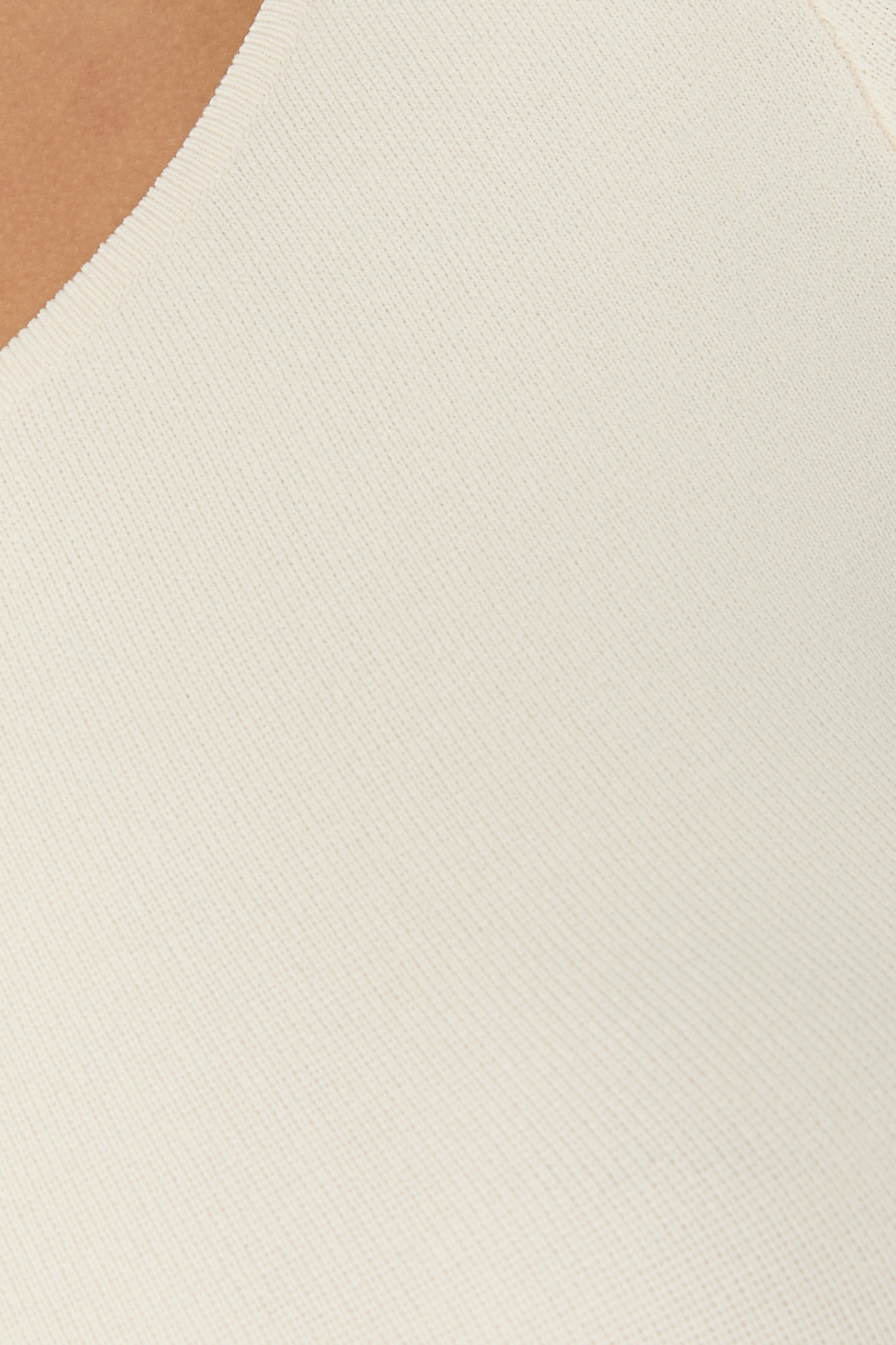 بودي سوت بياقة عميقة