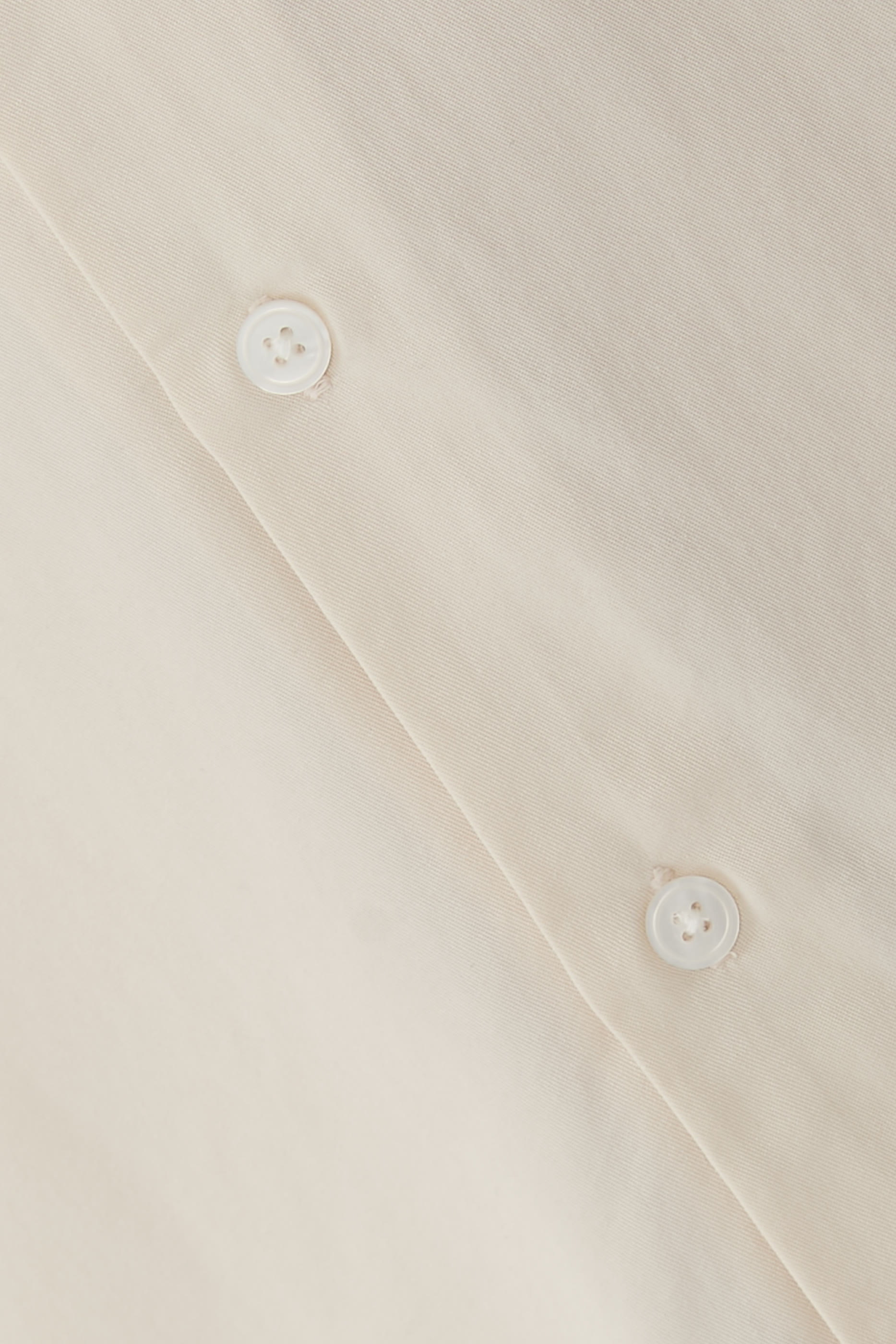 قميص بياقة كيوبن وأكمام طويلة