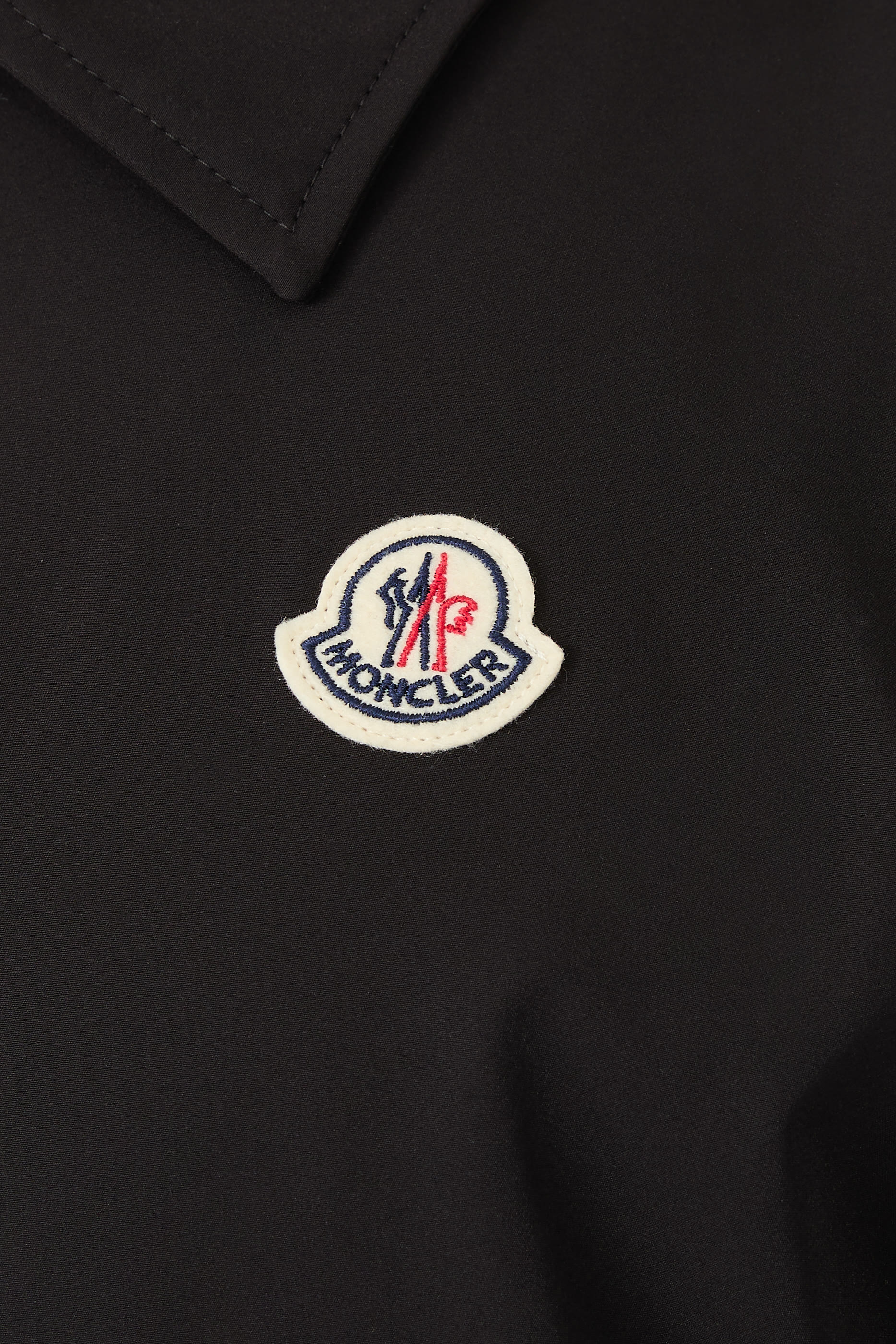 جاكيت شيل إيفاندور مزين بشعار الماركة