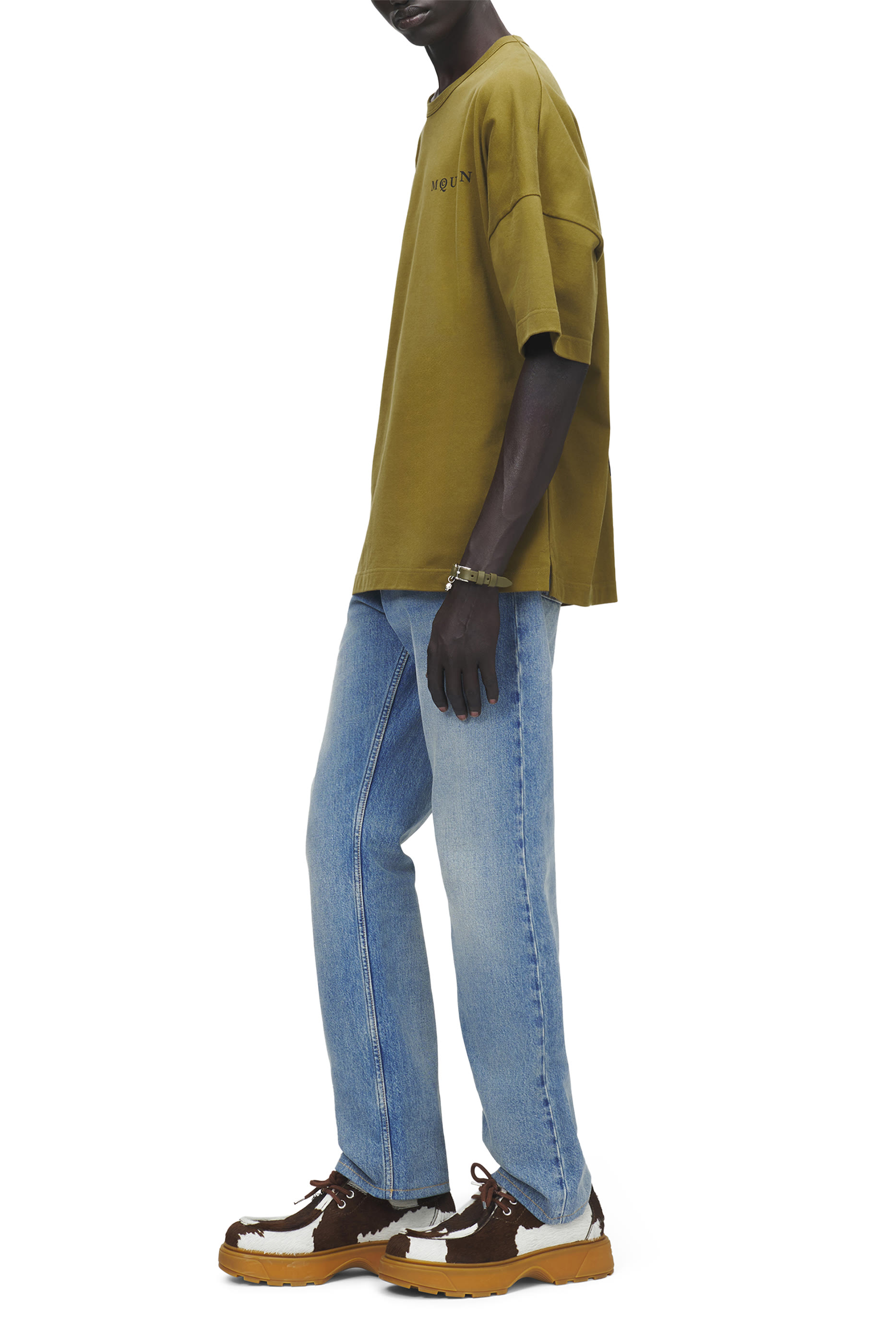 تيشيرت بقصة فضفاضة