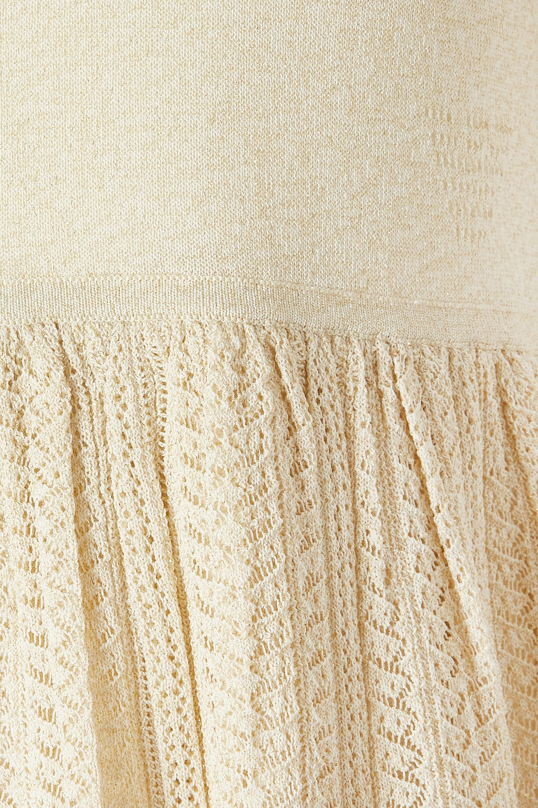 فستان بخيوط لامعة للأطفال