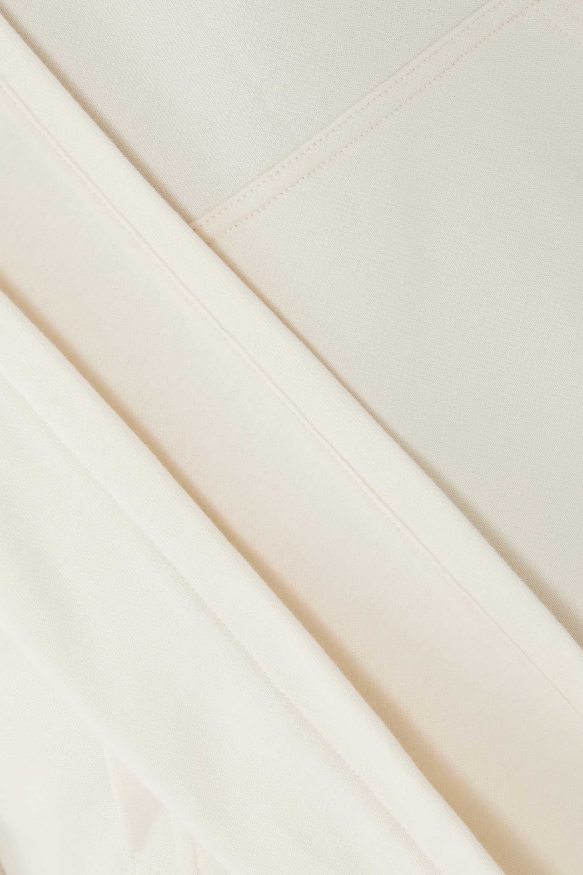 هودي بوشاح وتطريز