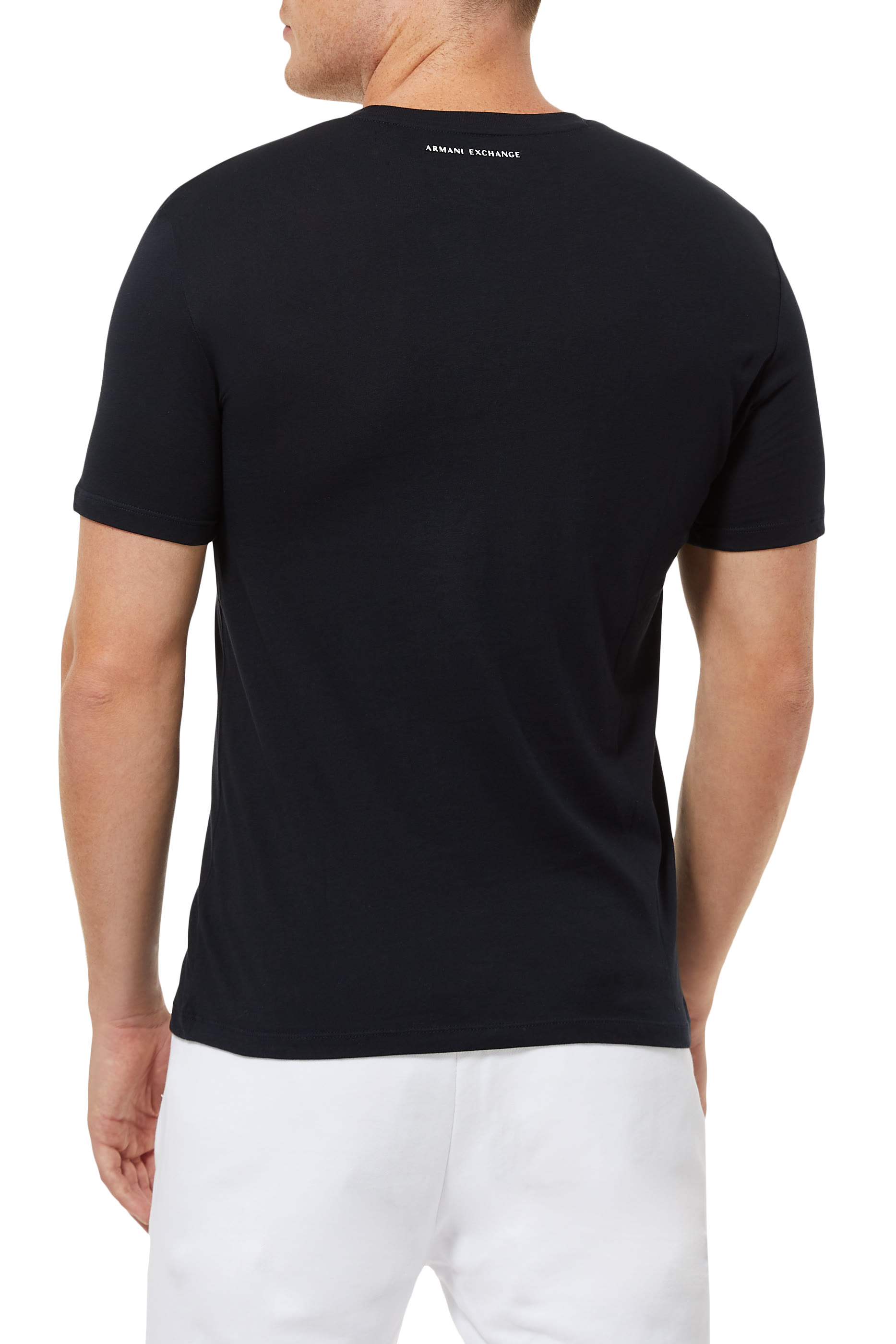 تيشيرت بطبعة شعار الماركة بنقشة مثلثات