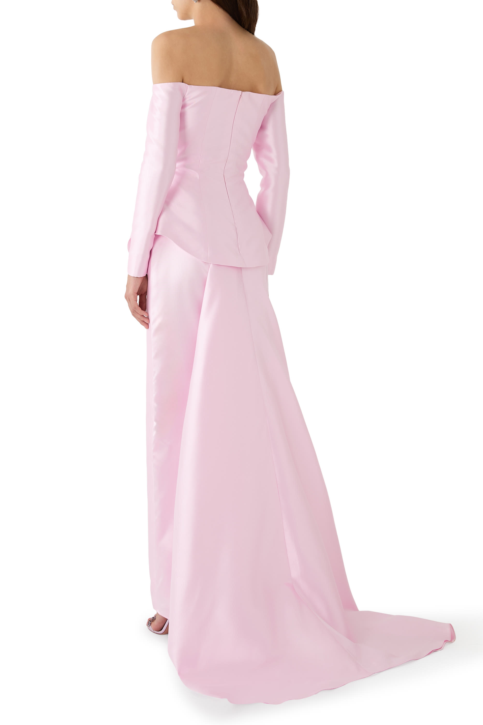 فستان سهرة بأكتاف مكشوفة