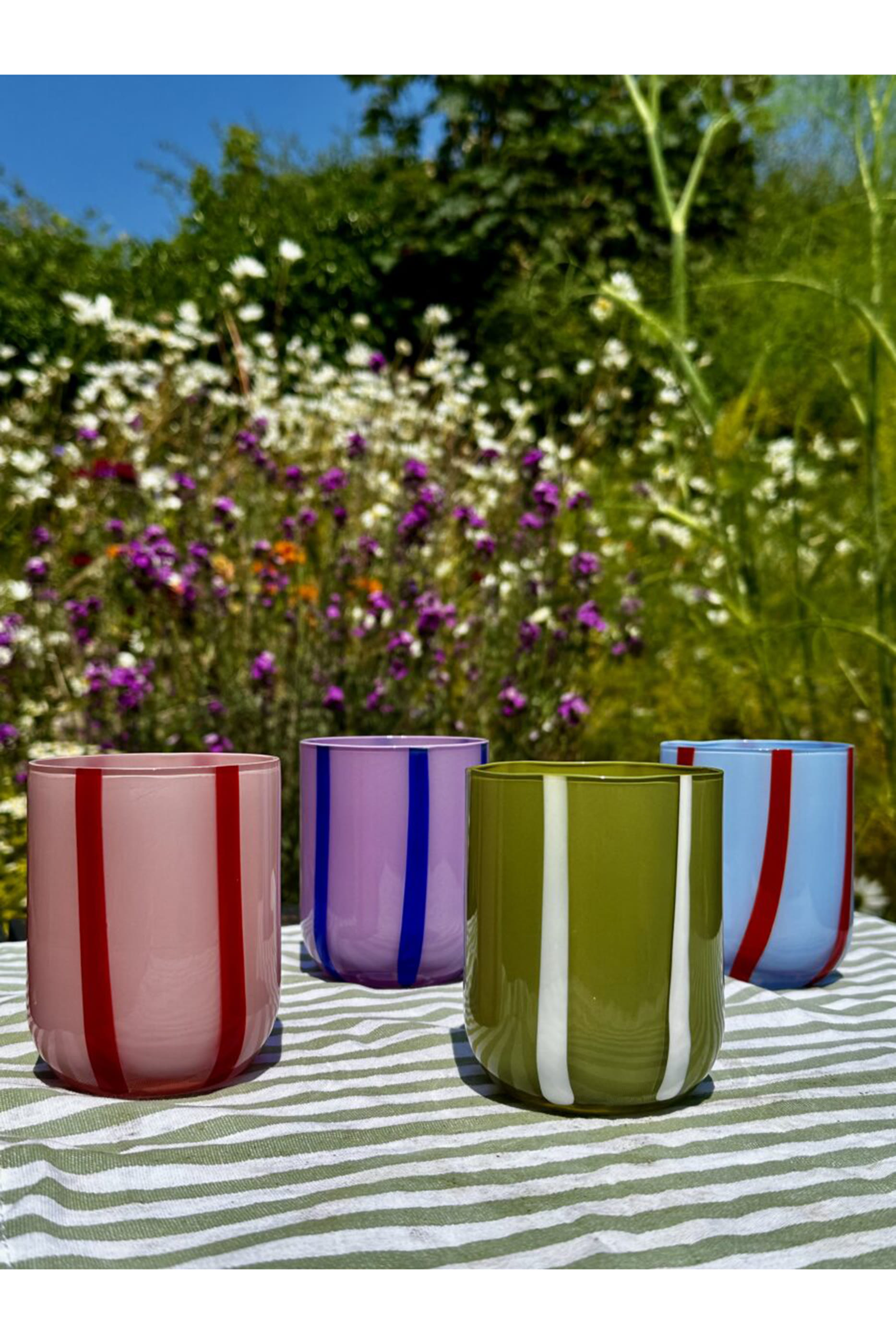 شمعة أتينا بنقشة مخططة - بلاك كورنت اند عود