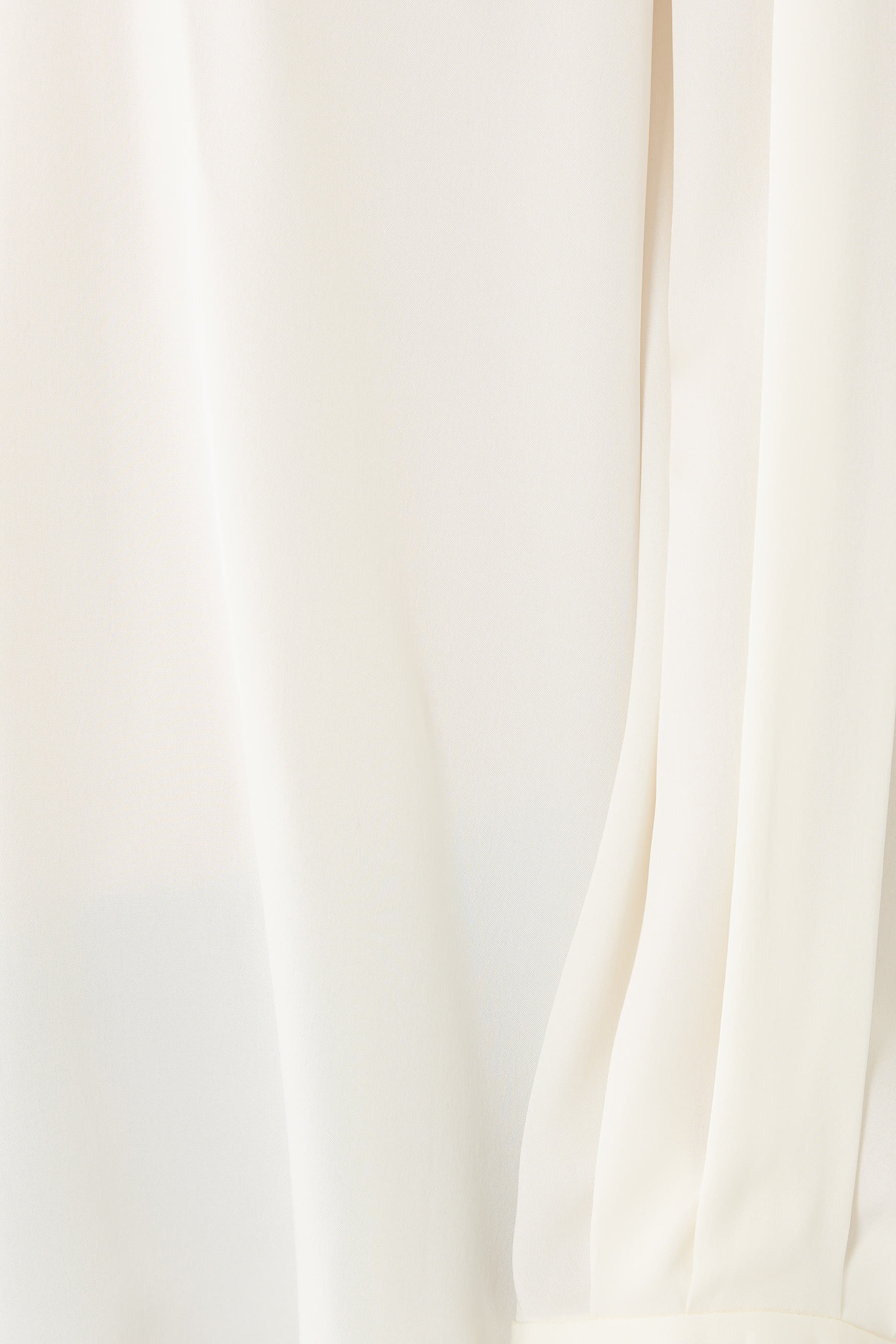 بلوزة بأكمام واسعة