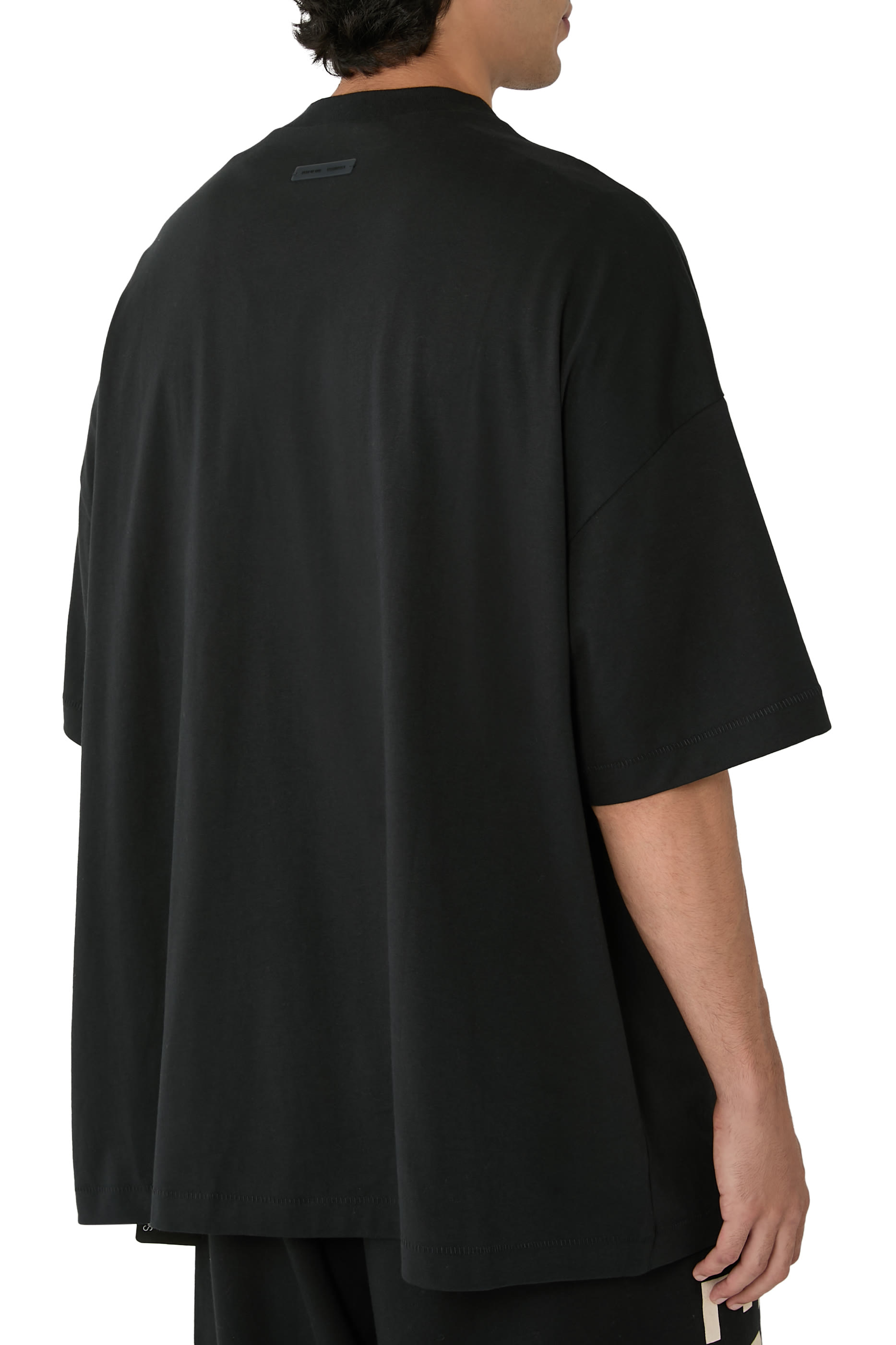 تيشيرت بتصميم كلاسيكي