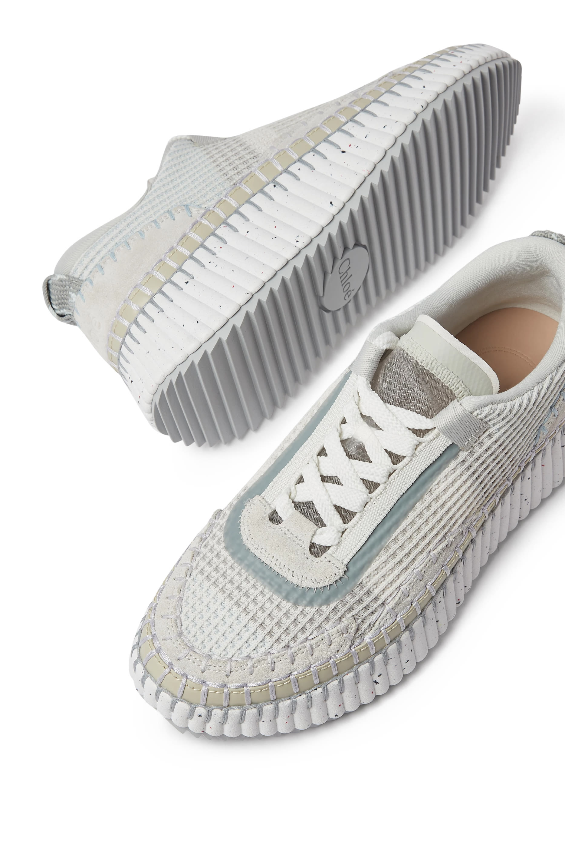 سنيكرز ناما