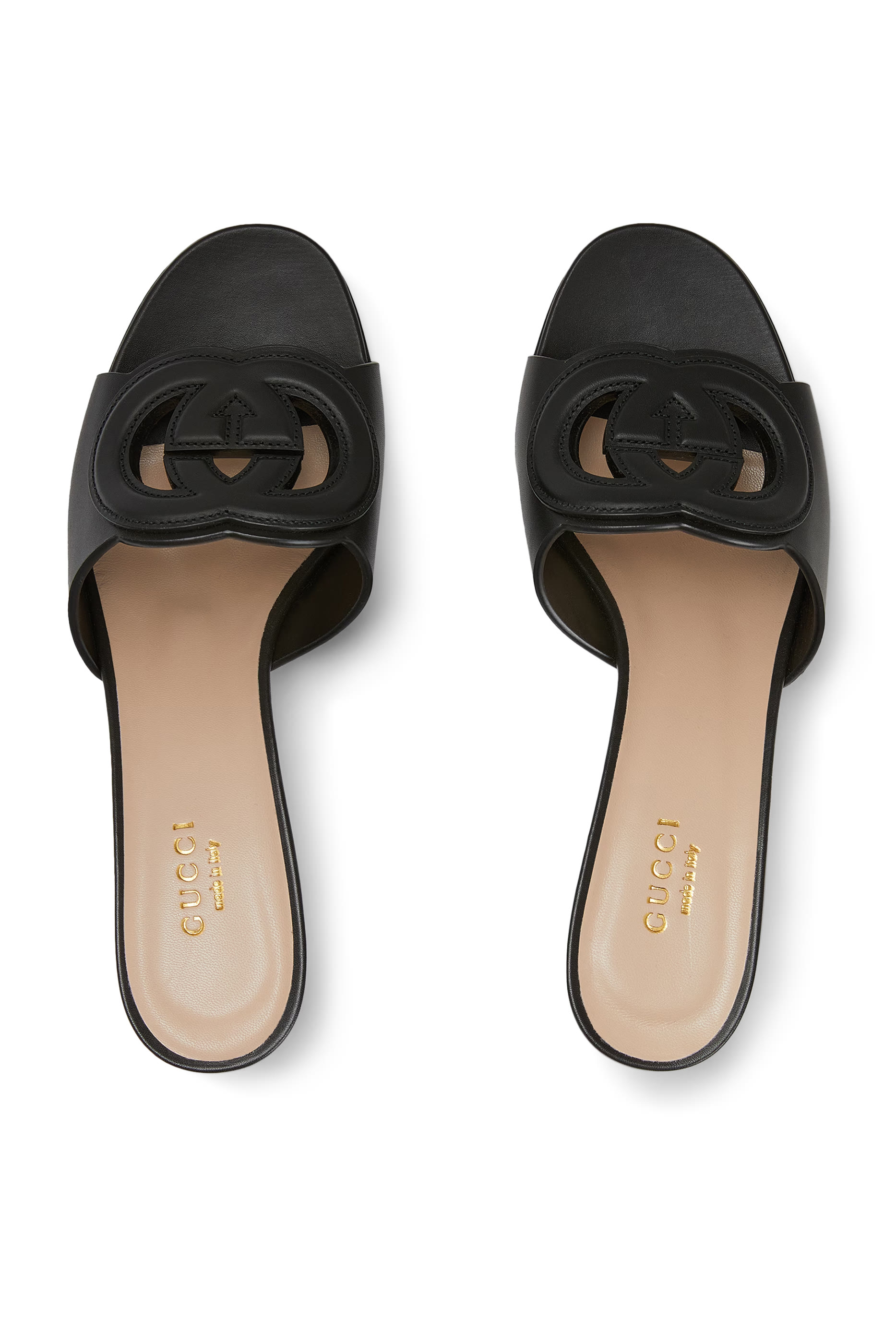 حذاء 55 مفتوح من الخلف بحرفي شعار الماركة بتصميم متداخل