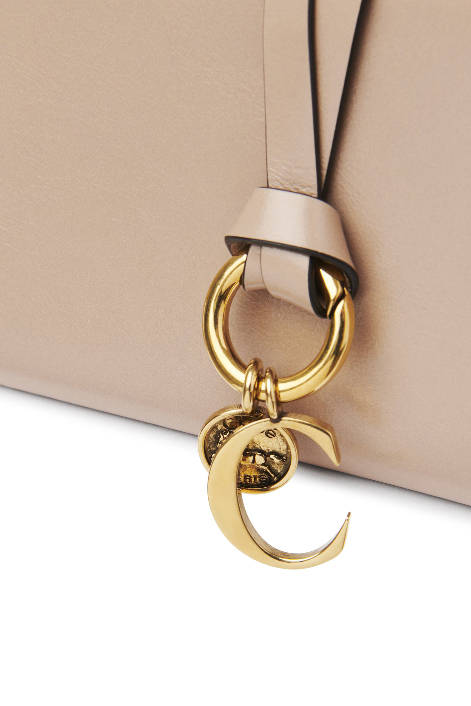 محفظة ألفابت بتصميم ثنائي الطي