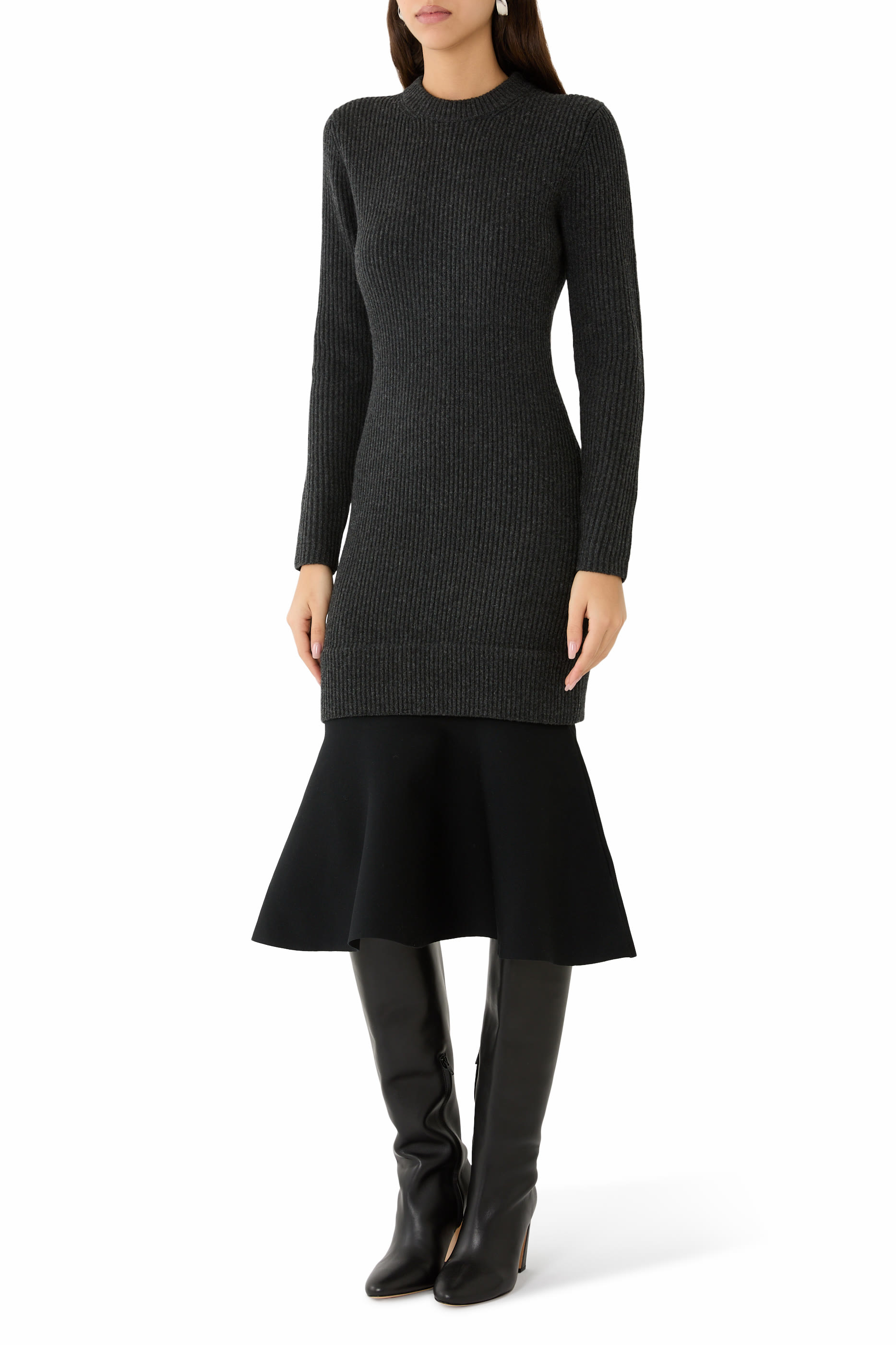 فستان بتصميم مضلع بأكمام طويلة