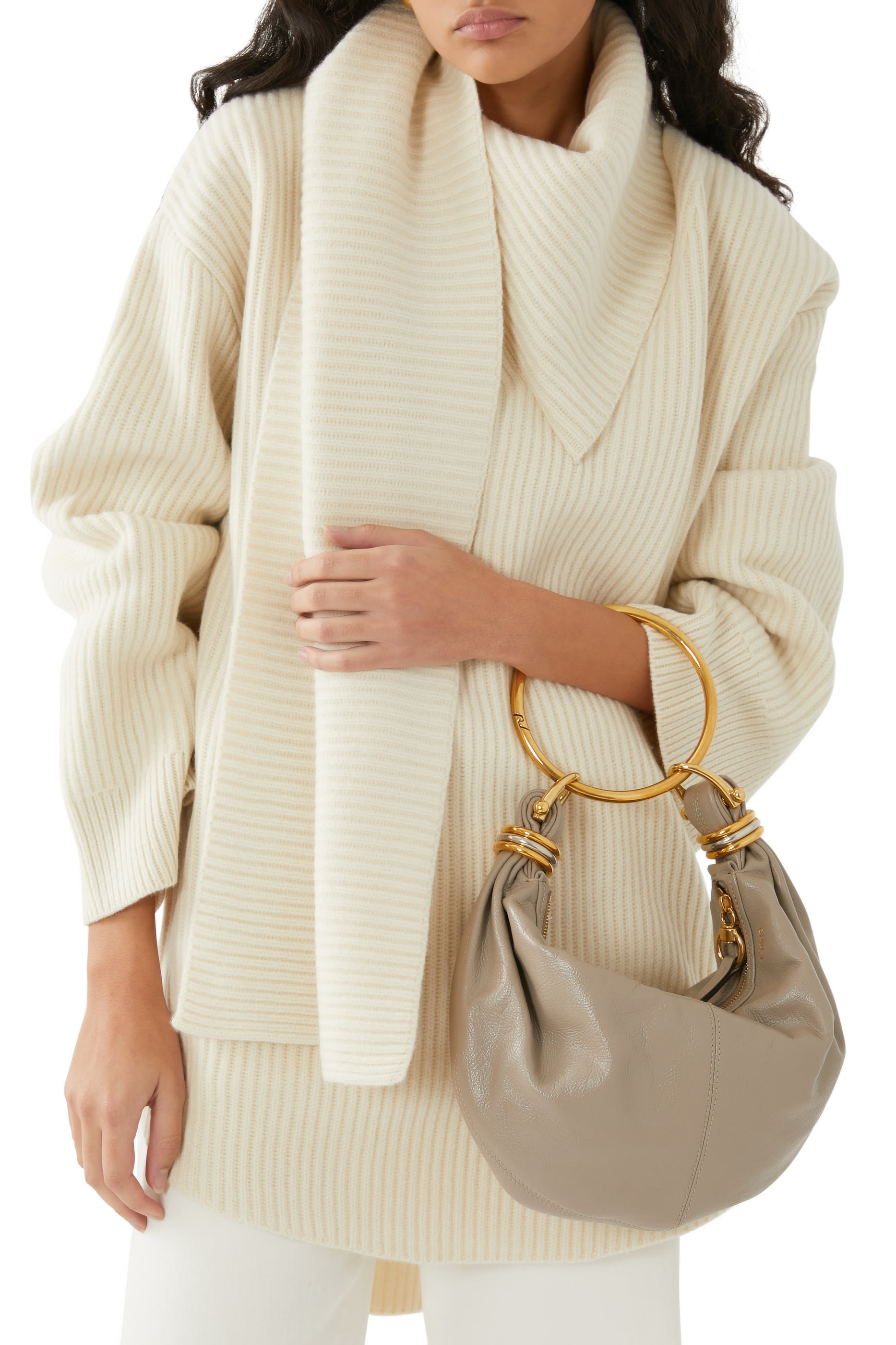 حقيبة هوبو صغيرة بحلية بتصميم سوار