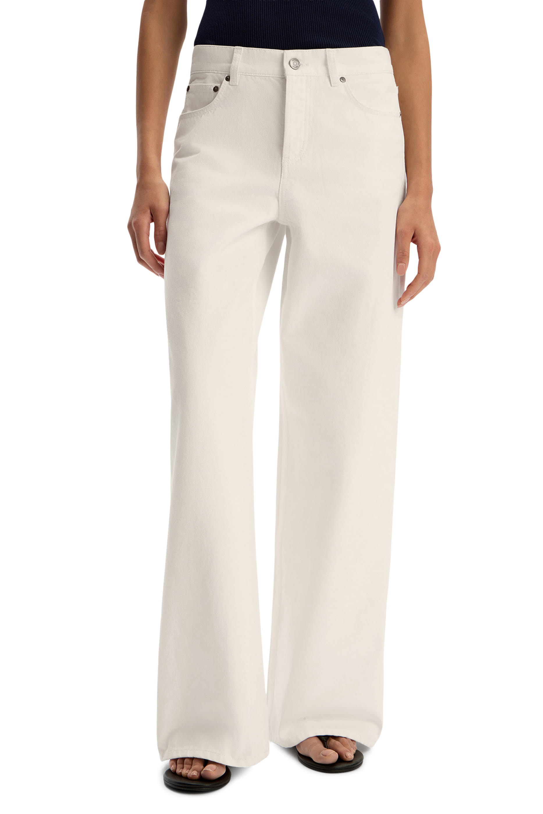 بنطال جينز 431 بقصة ساق واسعة