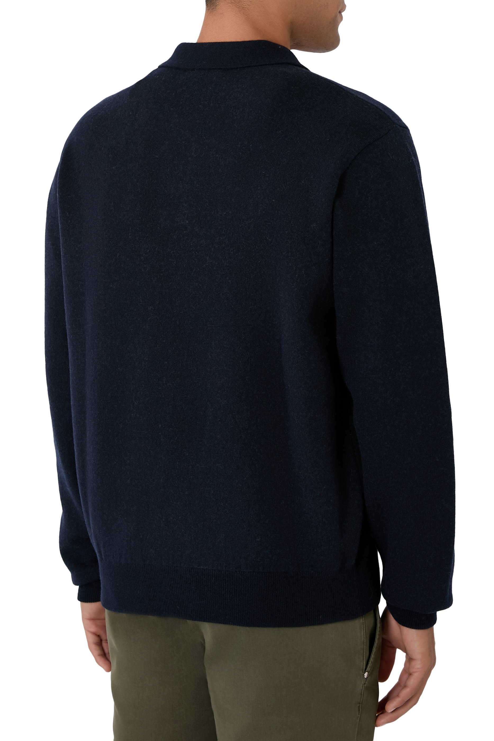 بلوزة منسوجة مزينة بشعار الماركة