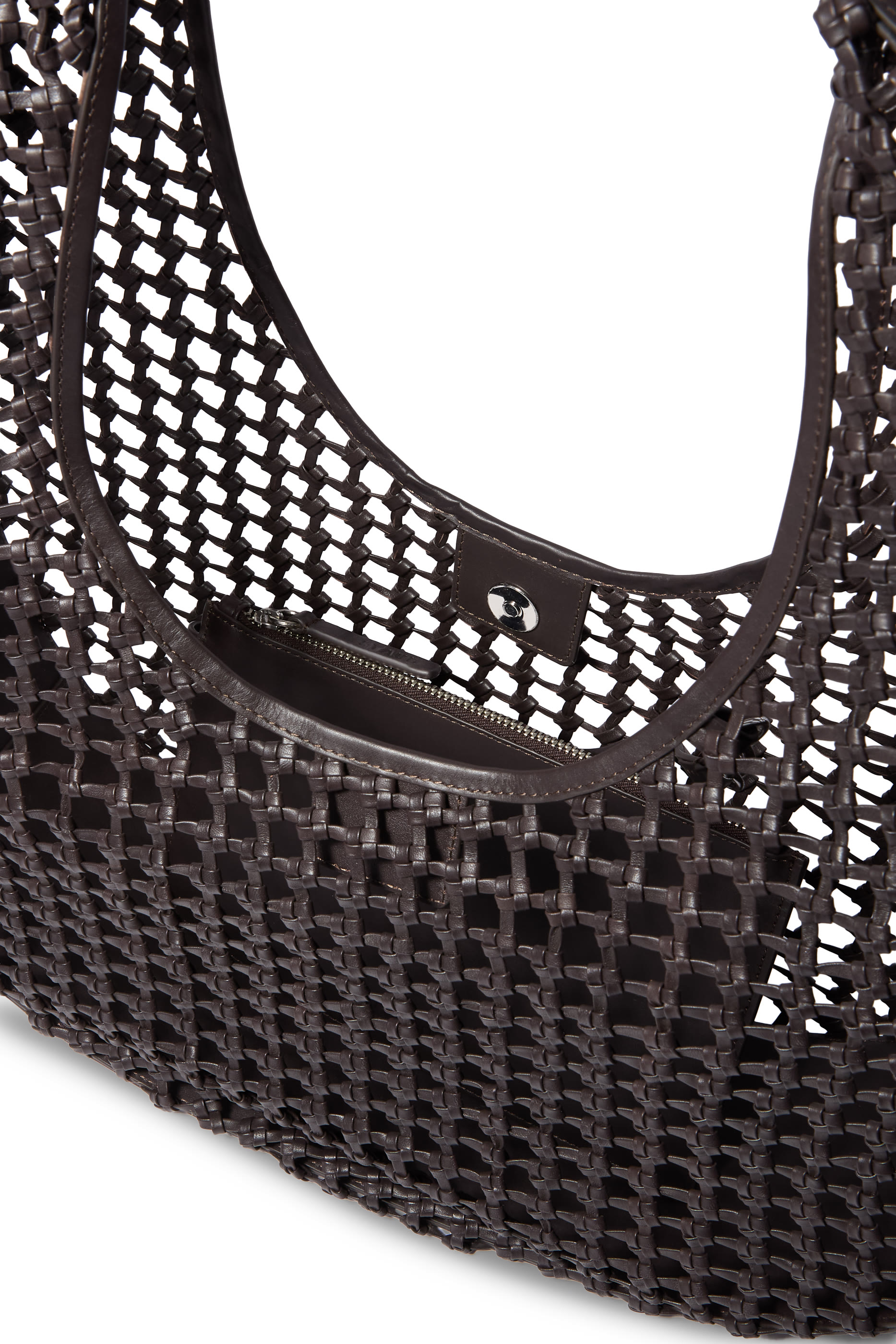 حقيبة يد كبيرة بتصميم مقوس معقود يدويًا