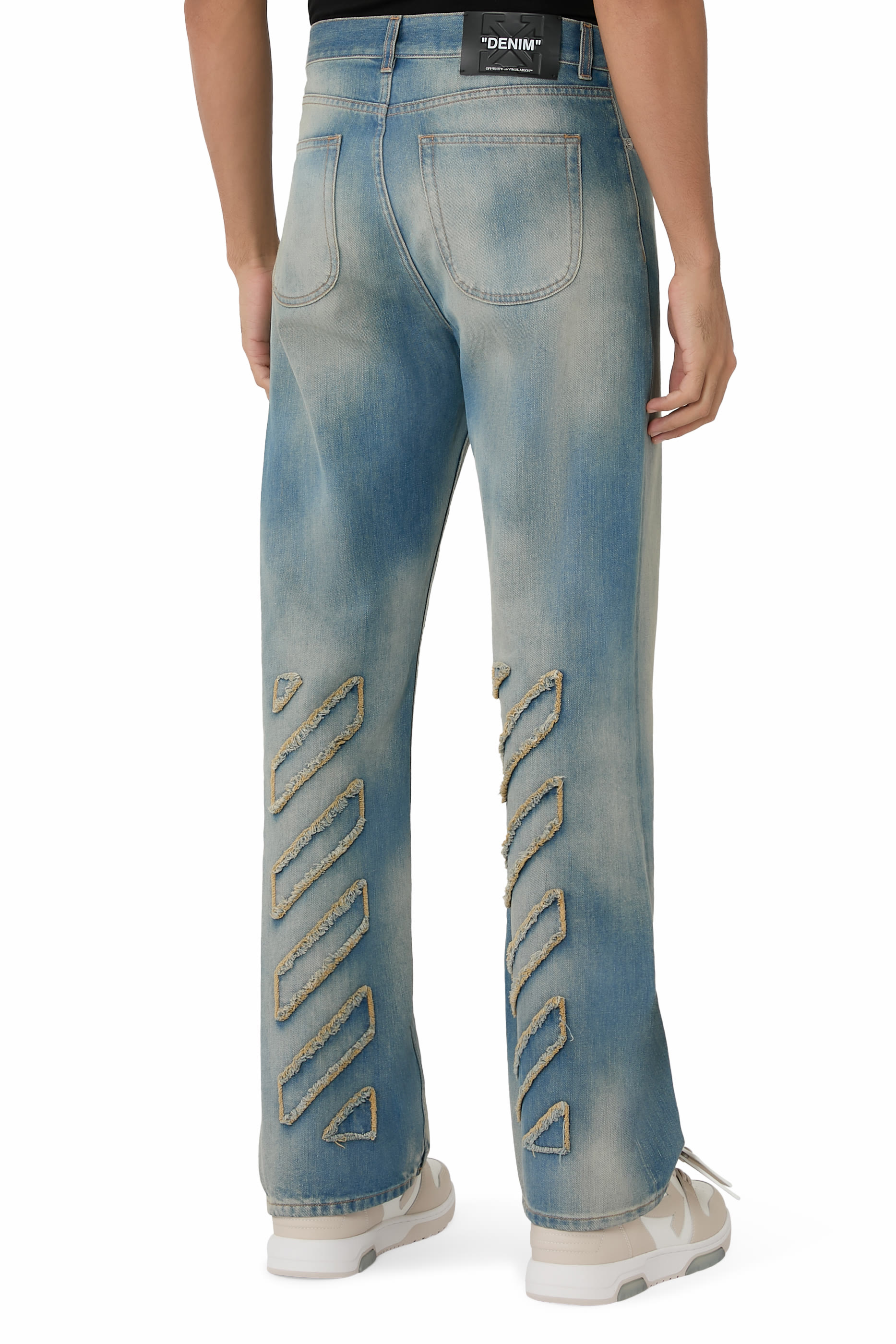 بنطال جينز سكيت بتصميم مستوحى من التسعينات مزين برقع مائلة