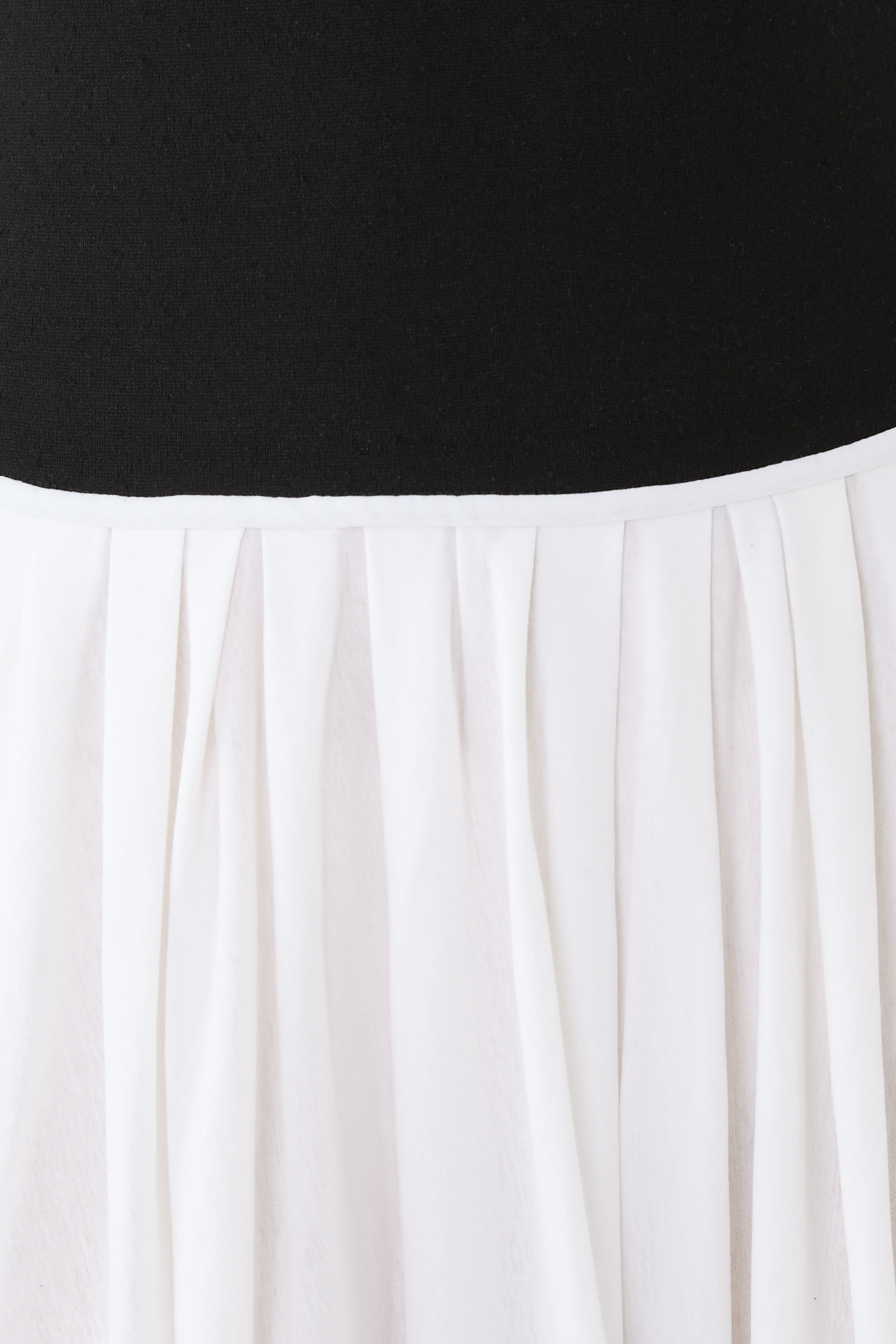 فستان كارلوتا