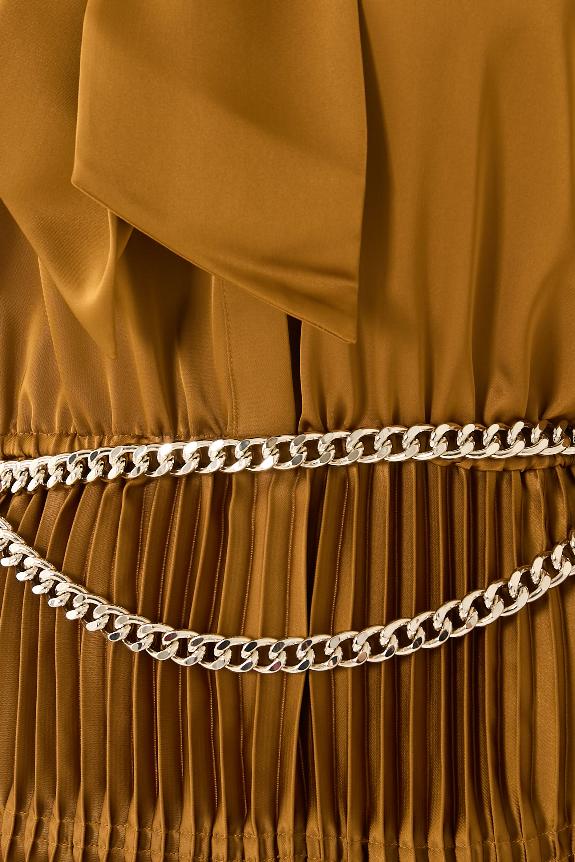 فستان بوسي طويل بفيونكة ستان