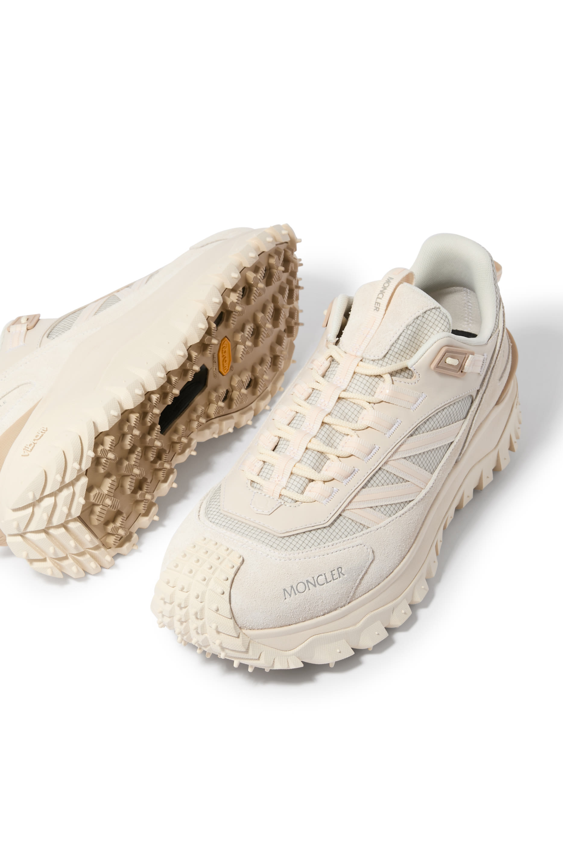 سنيكرز ترايلجريب شمواه وجلد