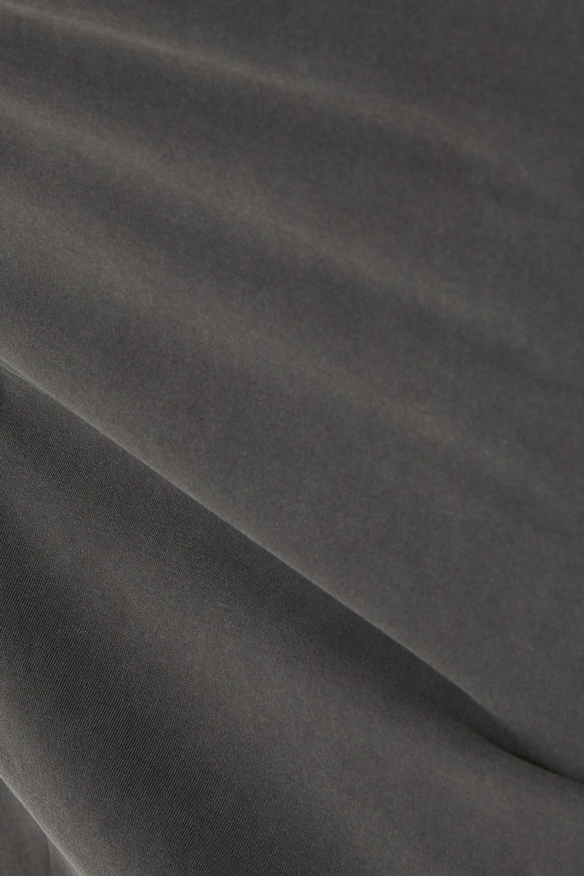 فستان طويل بأكمام طويلة