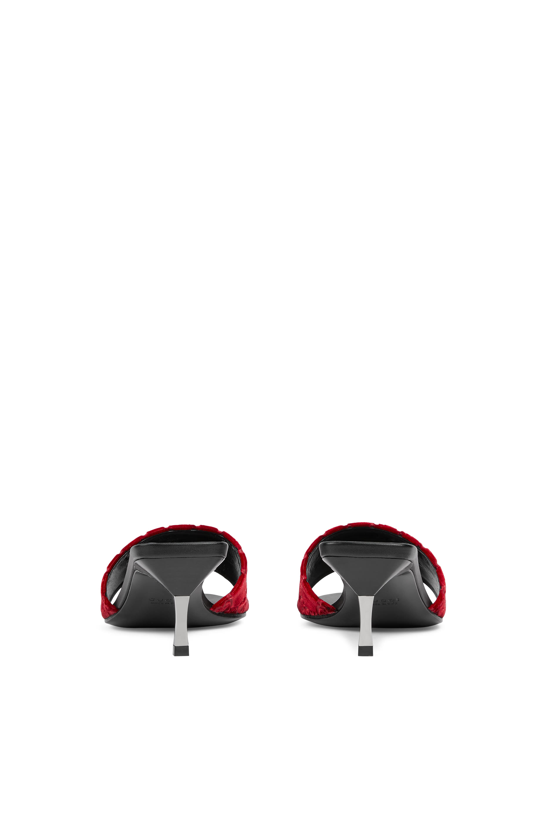 حذاء بومبشيل 55 مفتوح من الخلف بشعار الماركة