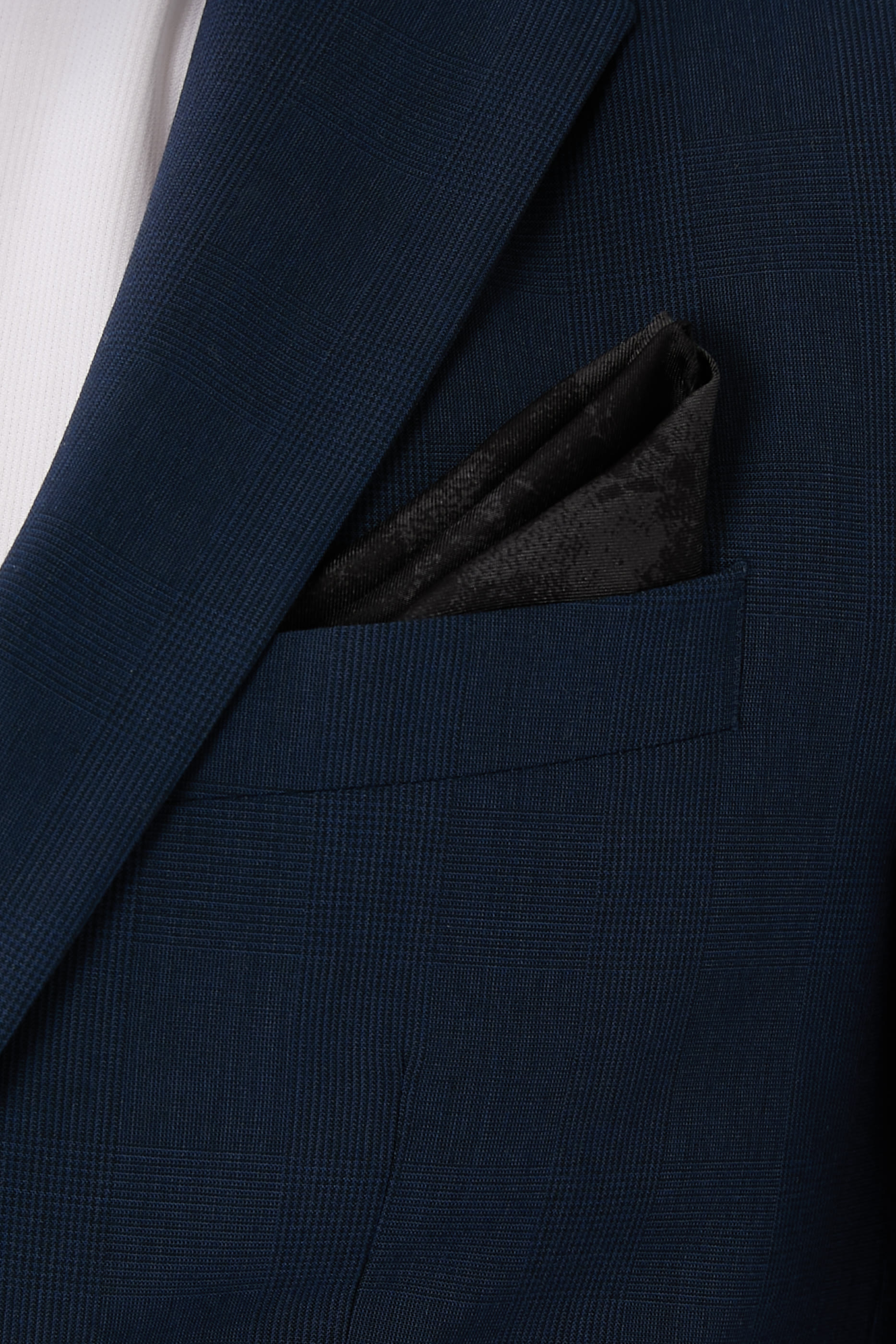 منديل جيب بالنقشة المميزة للموسم الجديد حرير