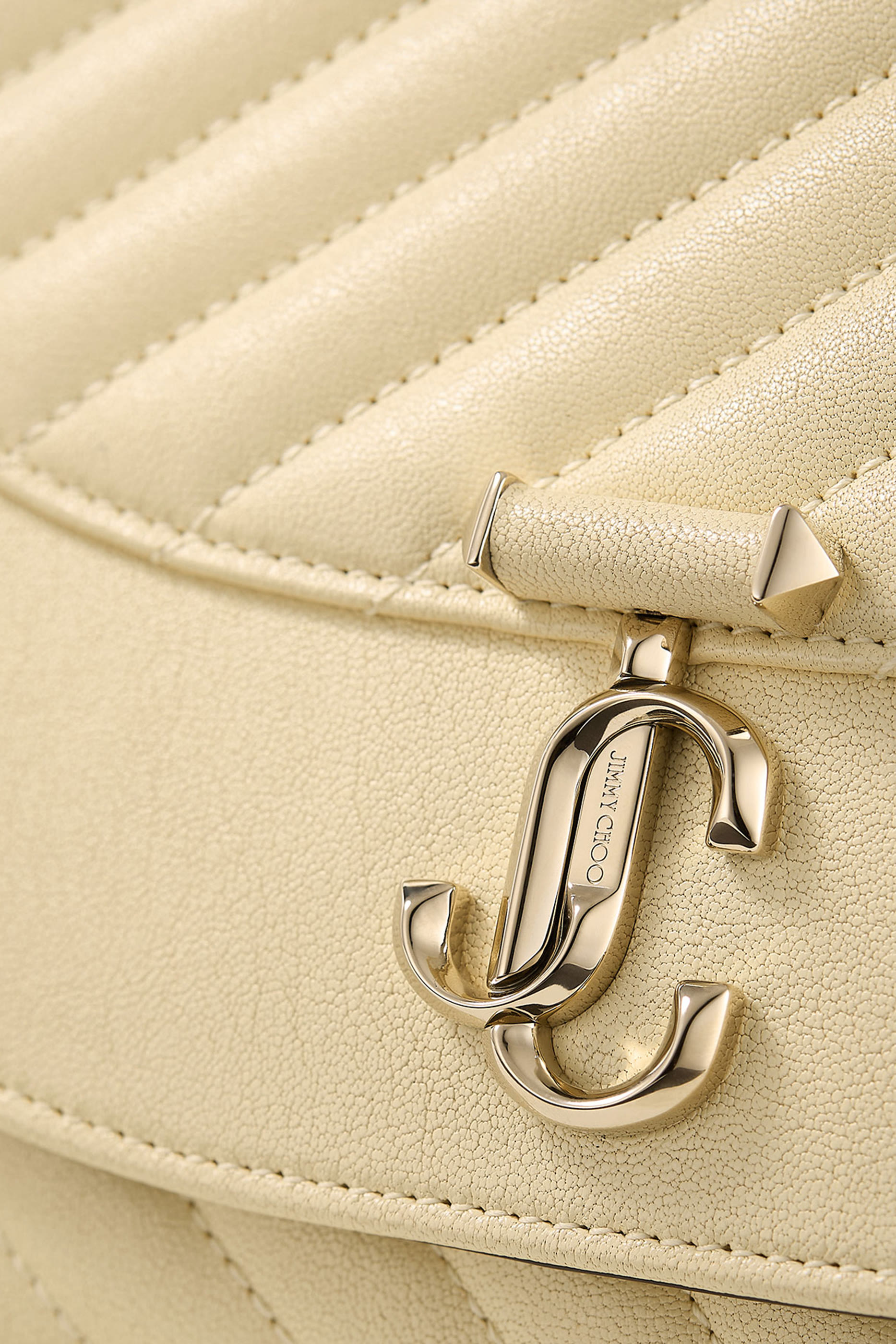 كلاتش بحافة مقوسة وحمالة سلسلة جلد