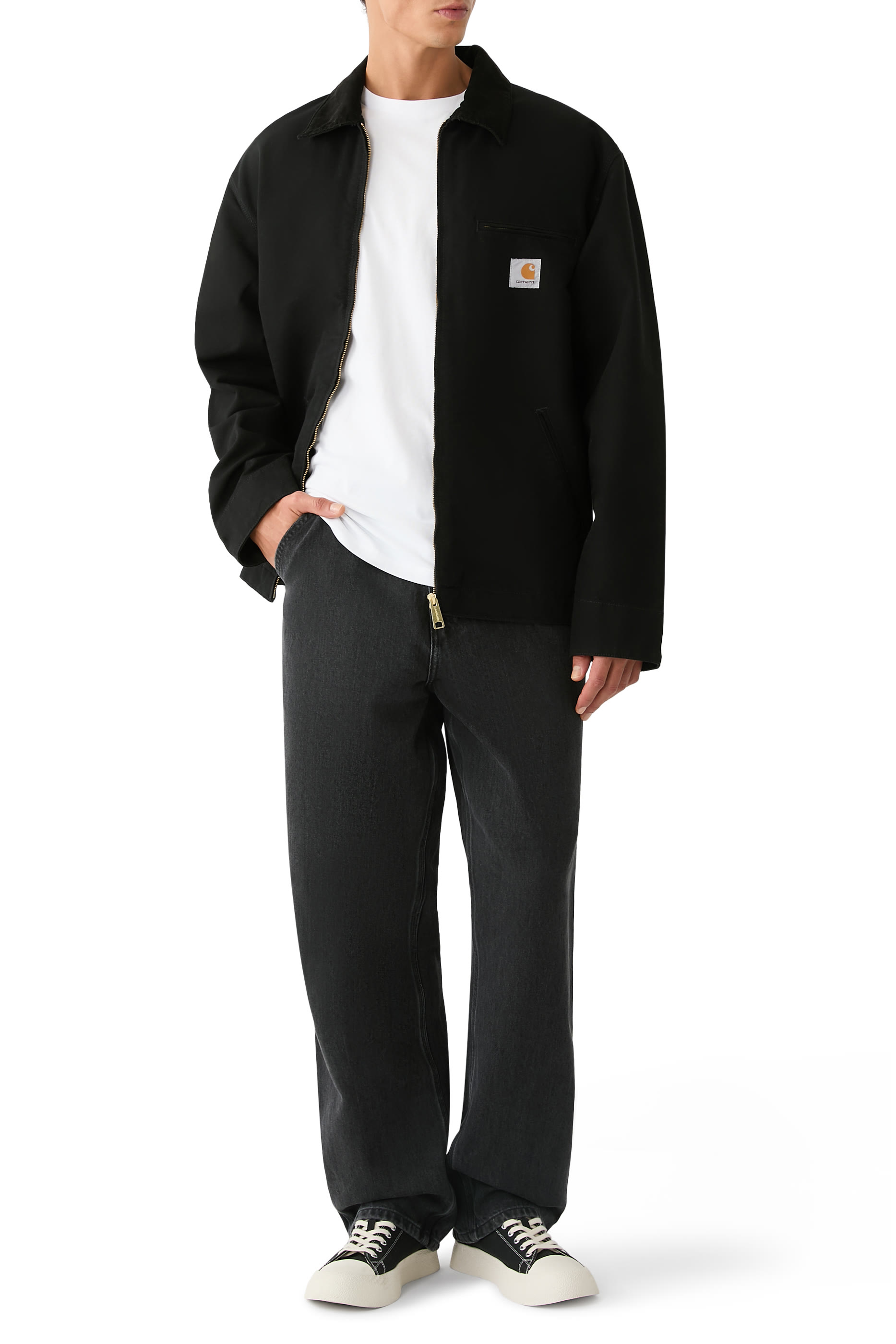 تيشيرت بجيب وأكمام قصيرة