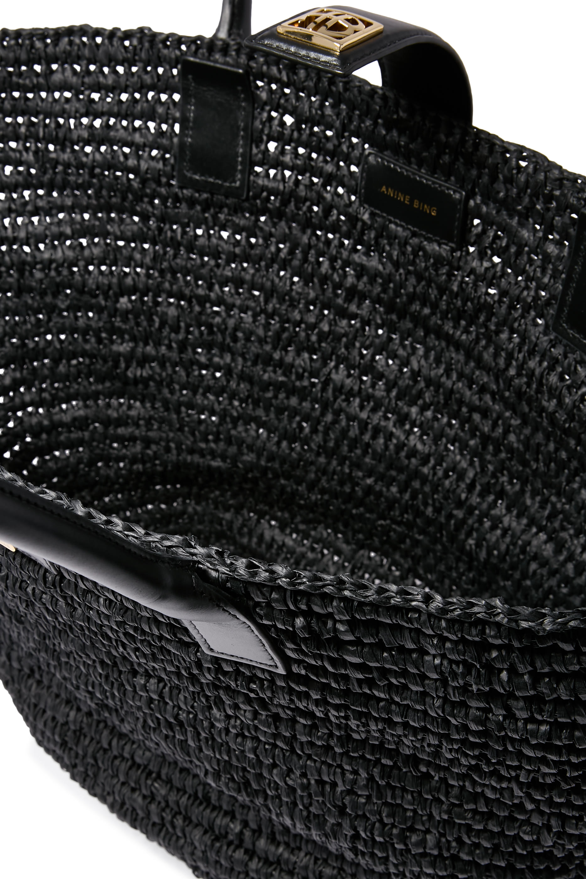 حقيبة يد لو مزينة بحروف شعار الماركة