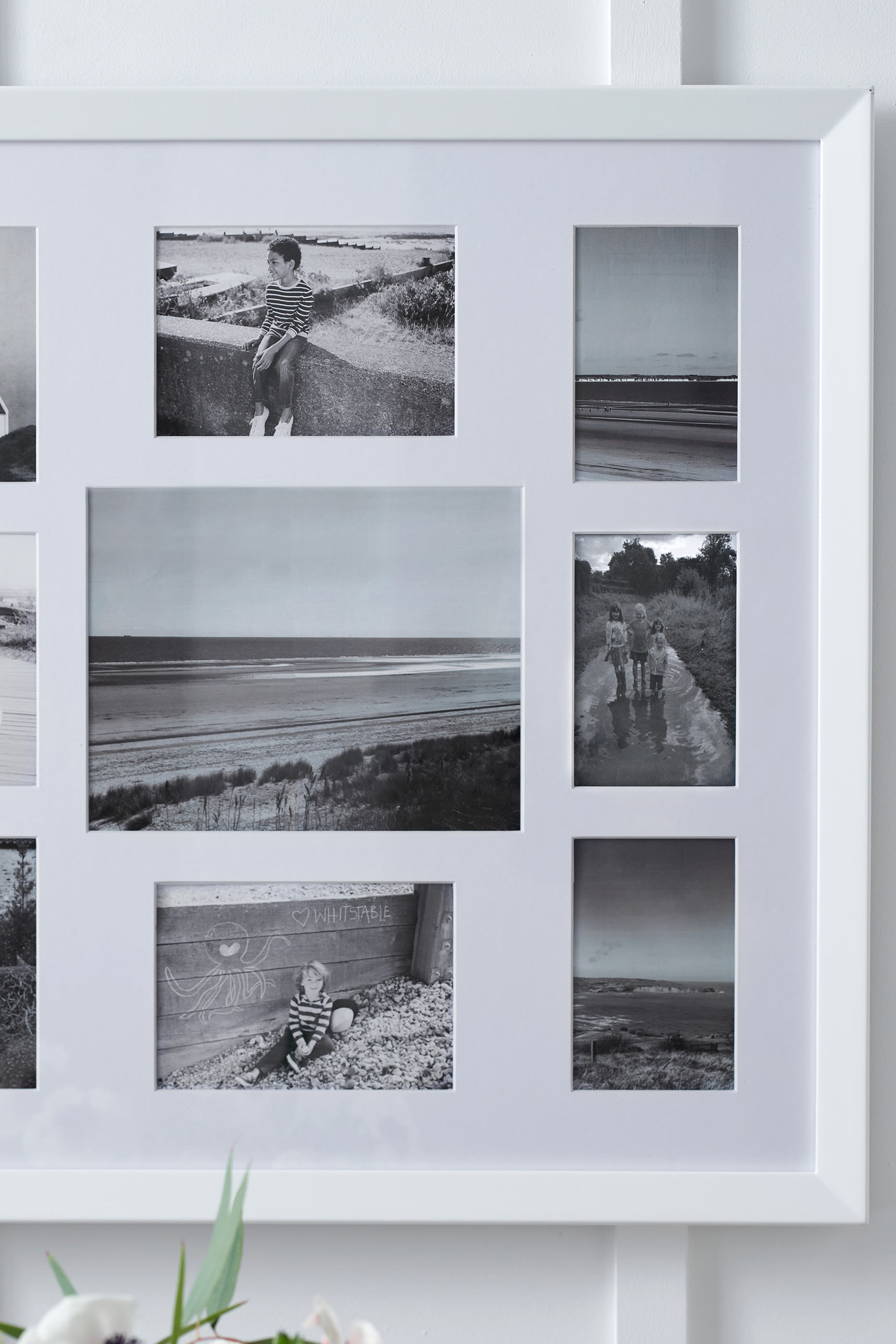 إطار صور خشبي بتسع فتحات