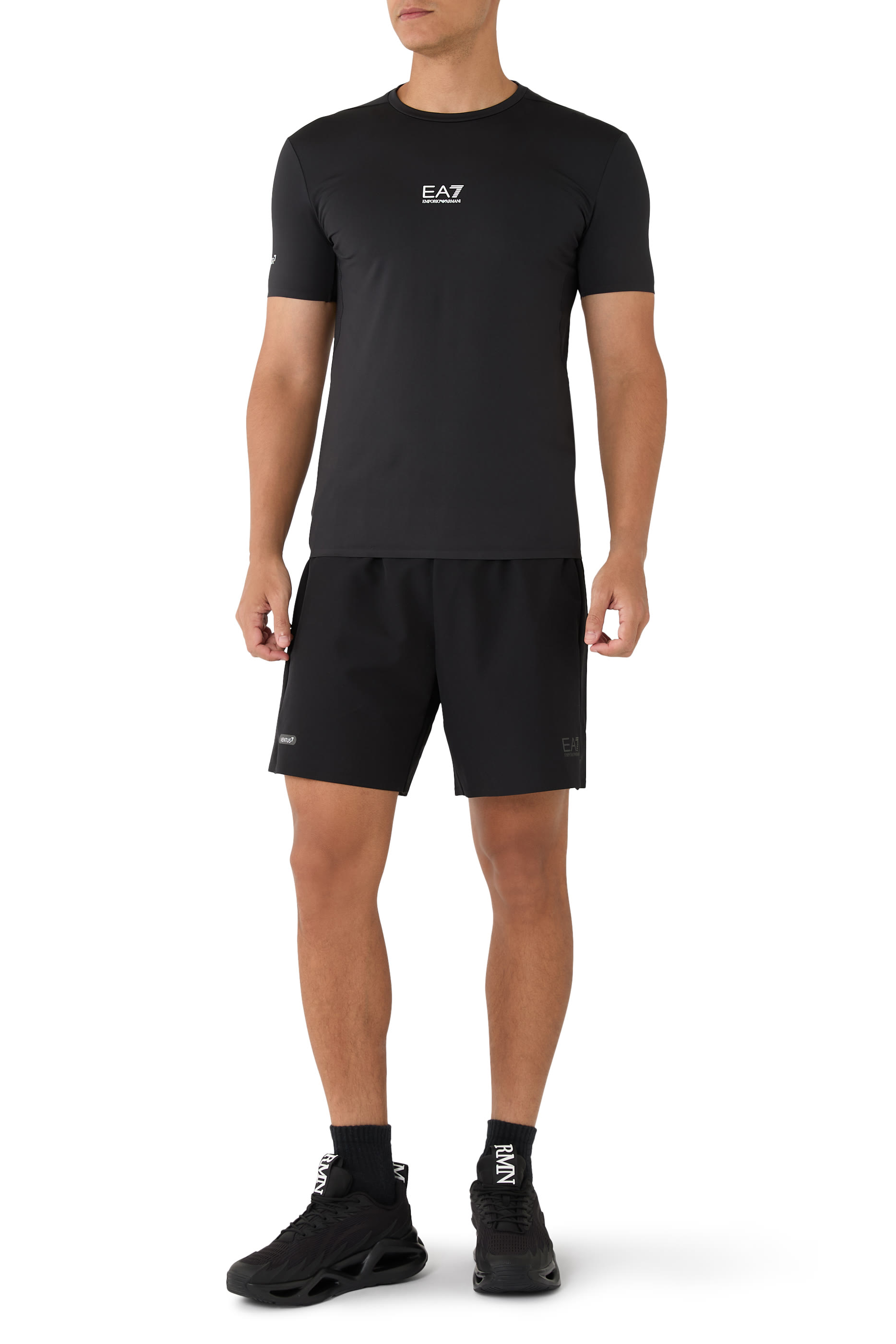 سنيكرز إنفينيتي بتصميم قفص وشعار الماركة