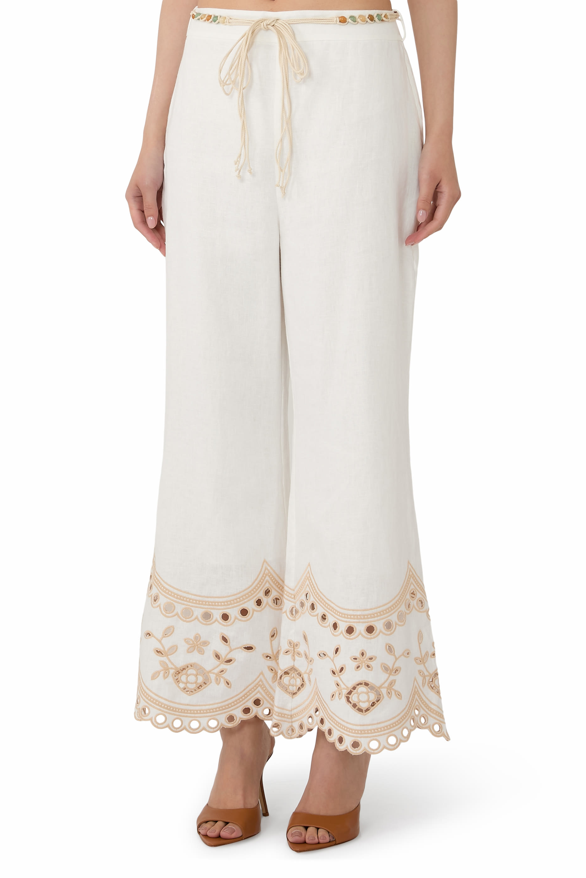 بنطال واندر لاست بقصة واسعة