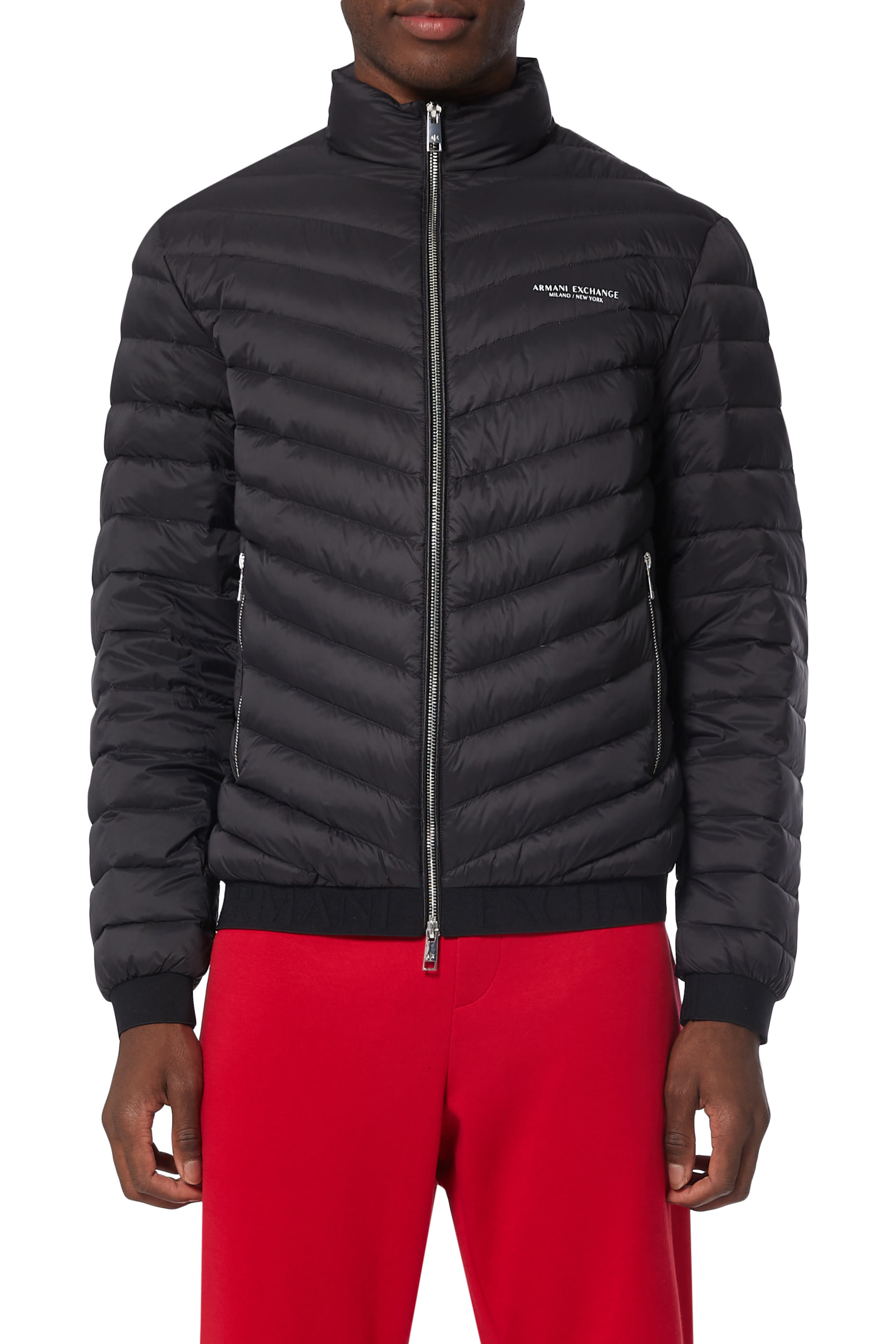 جاكيت منفوخ بشعار الماركة