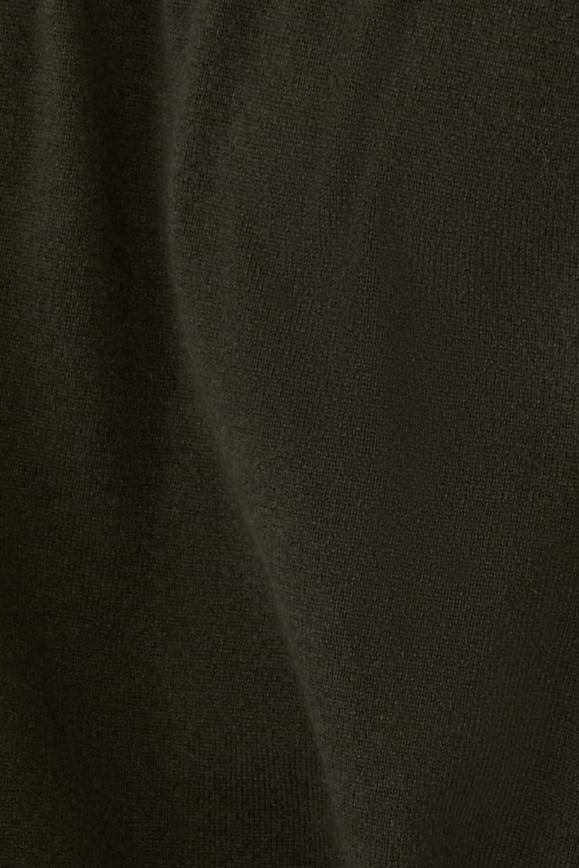 كنزة كارلوس بلايس