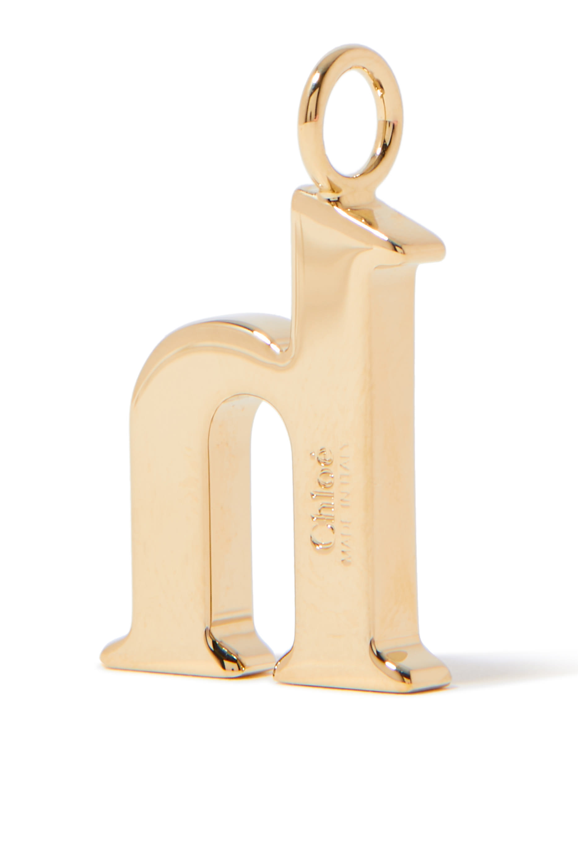 حلية بتصميم حرفh