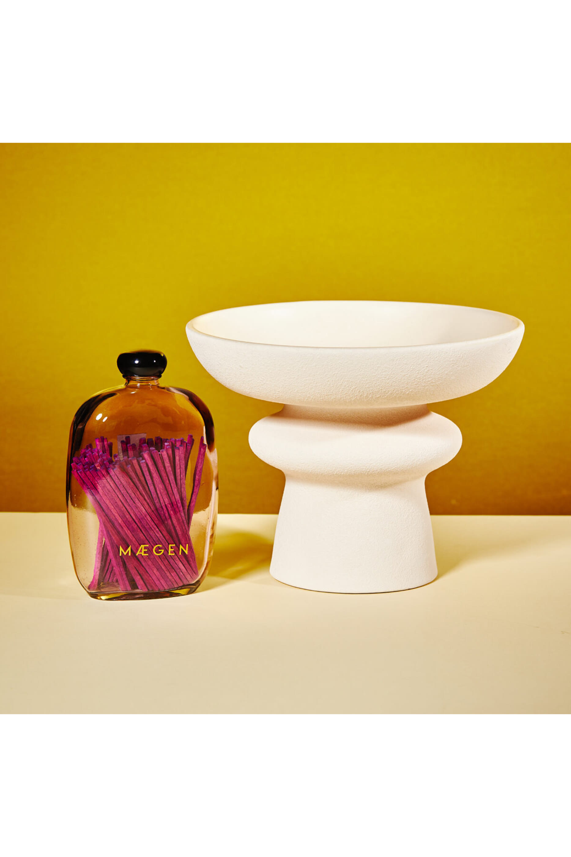 وعاء أعواد ثقاب بتصميم كروي