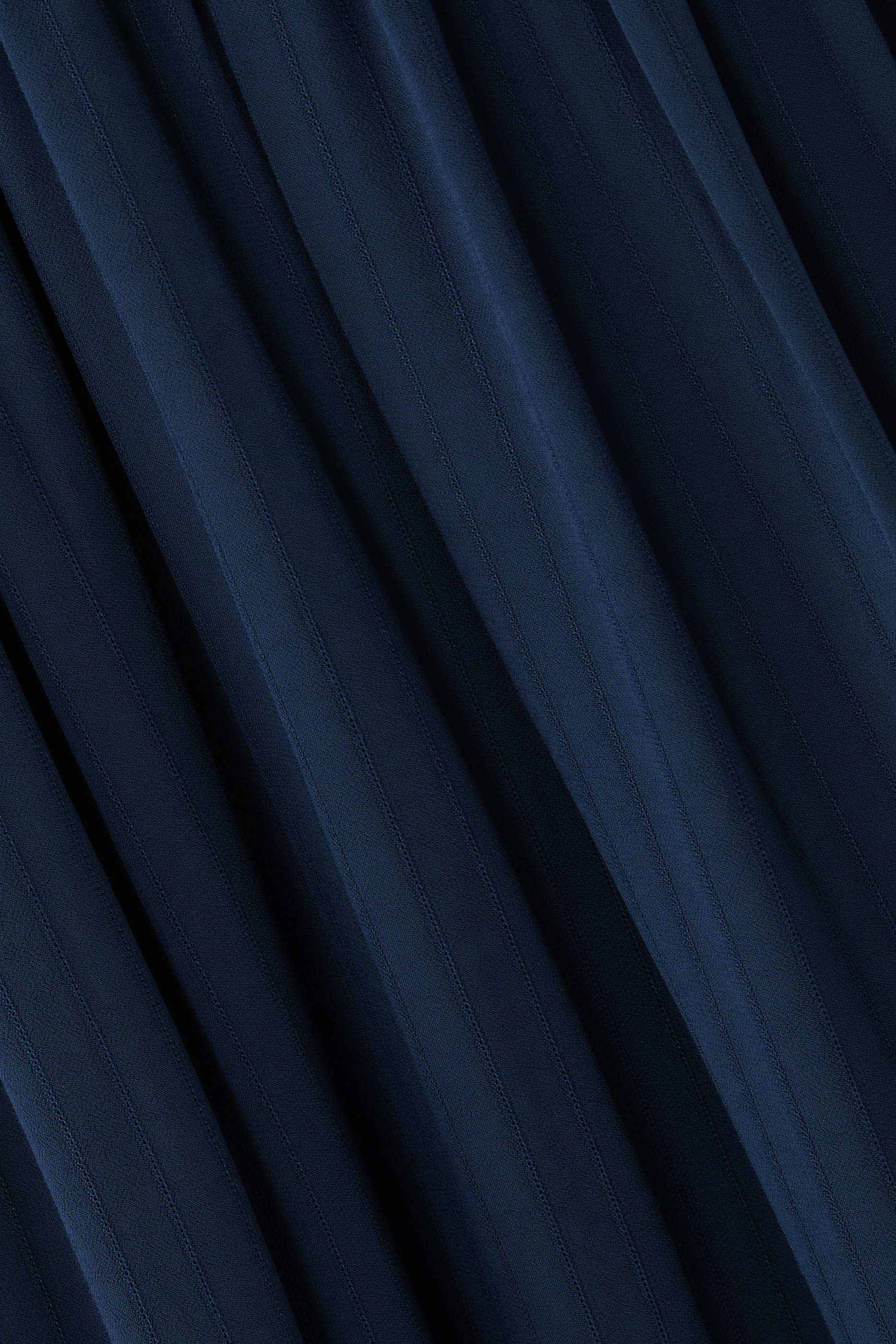 تنورة سانتوس متوسطة الطول مخططة مزينة بكشكش كريب