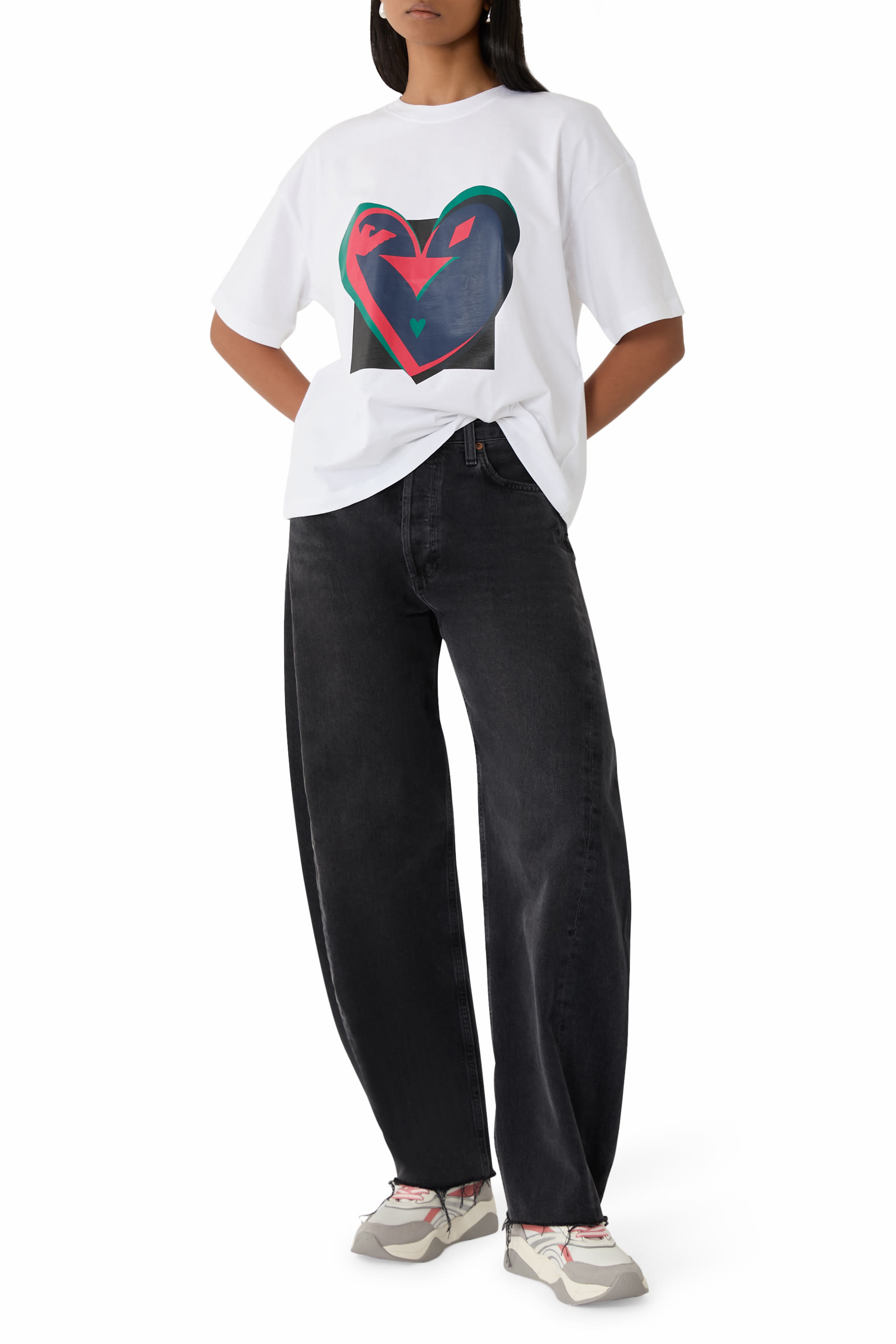 تيشيرت بنقشة قلب غرافيكية