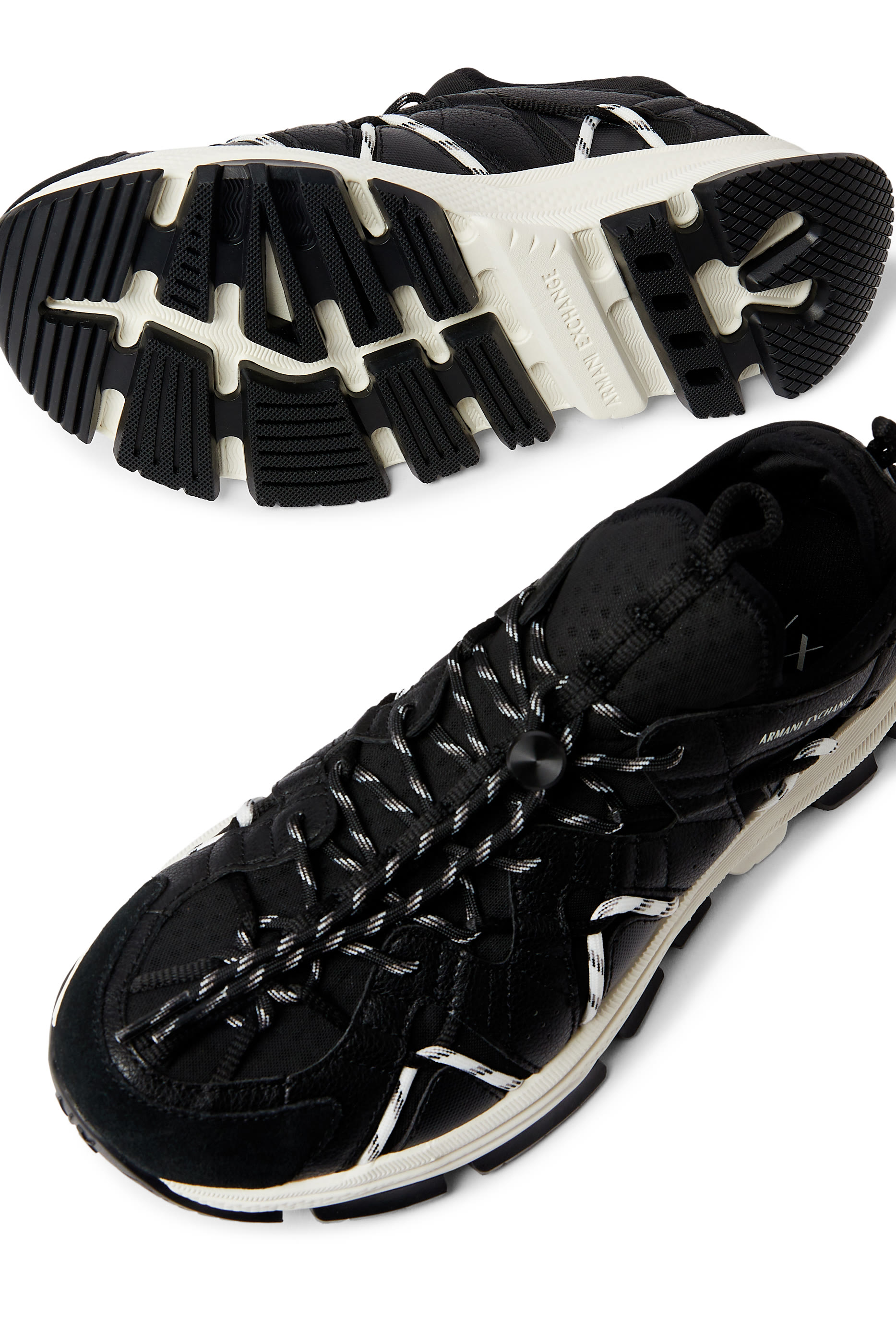 سنيكرز بشعار الماركة قماش معالج