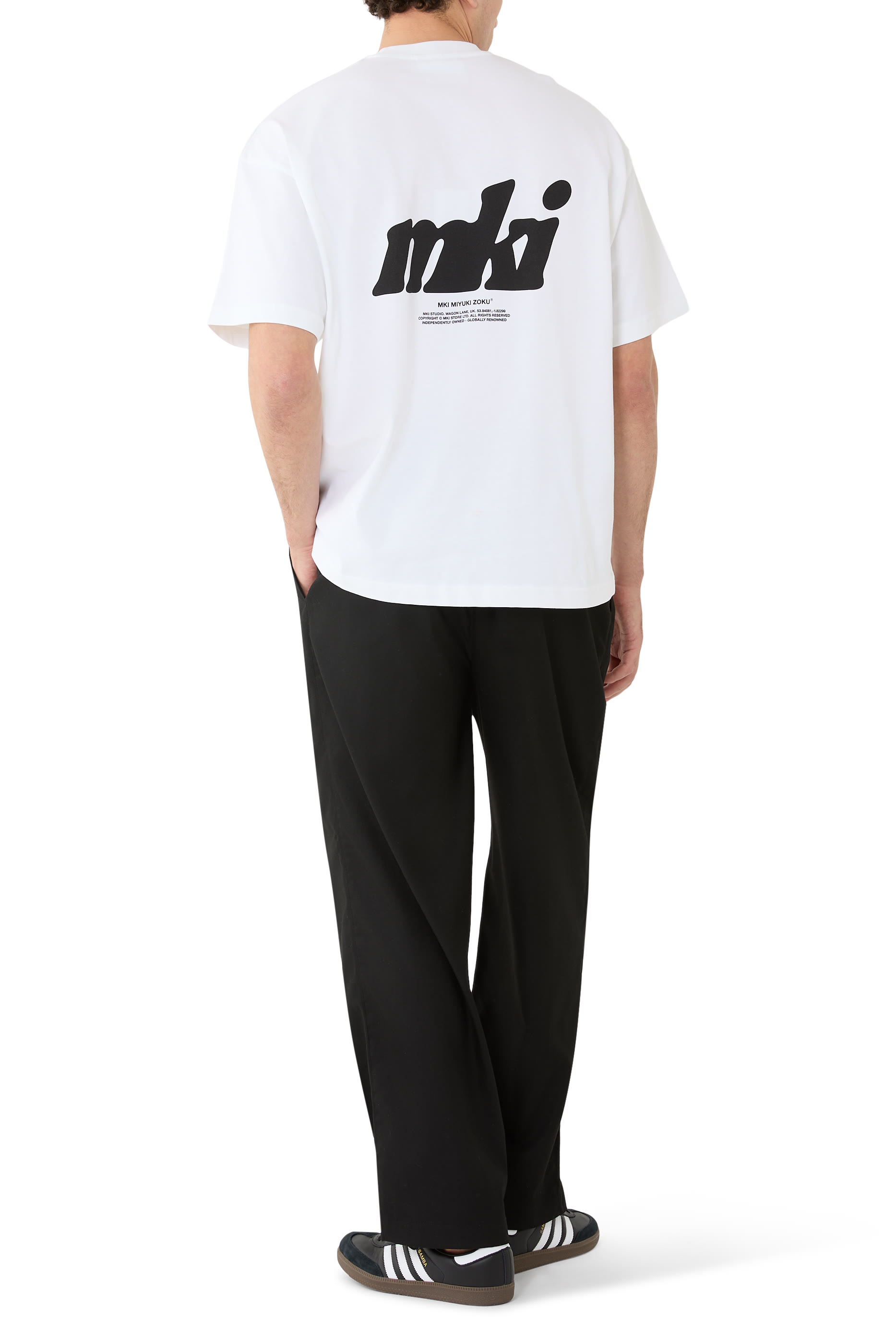 تيشيرت بنقشة شعار الماركة