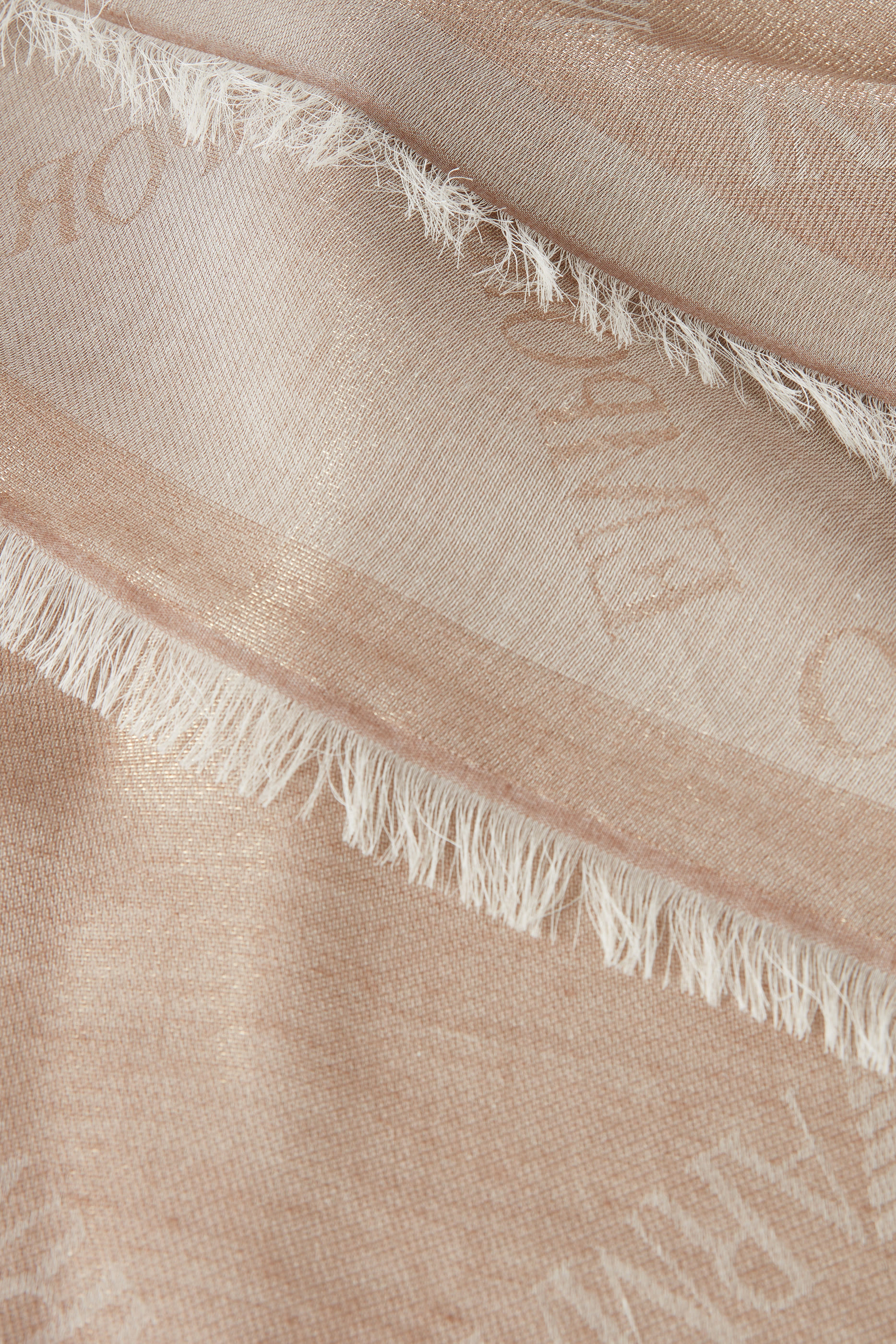 وشاح بنقشة شعار الماركة بتصميم متقاطع